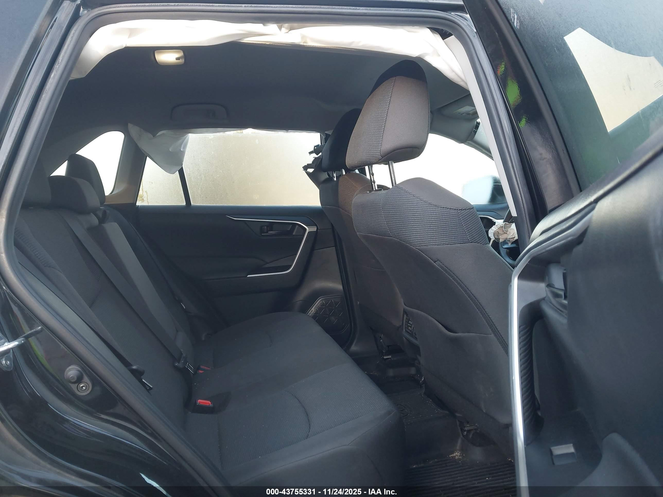 TOYOTA RAV4 image 8