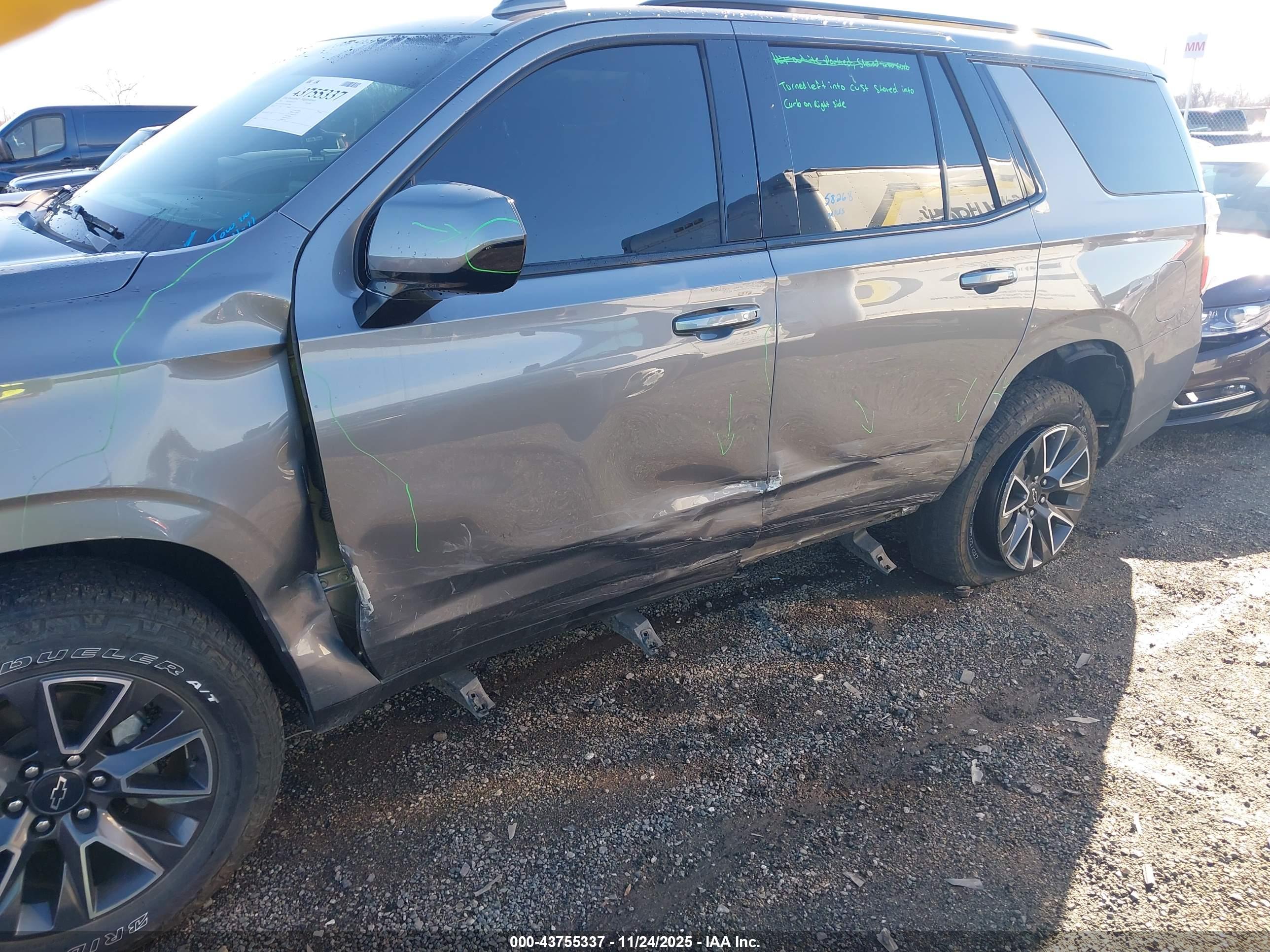 CHEVROLET TAHOE image 6
