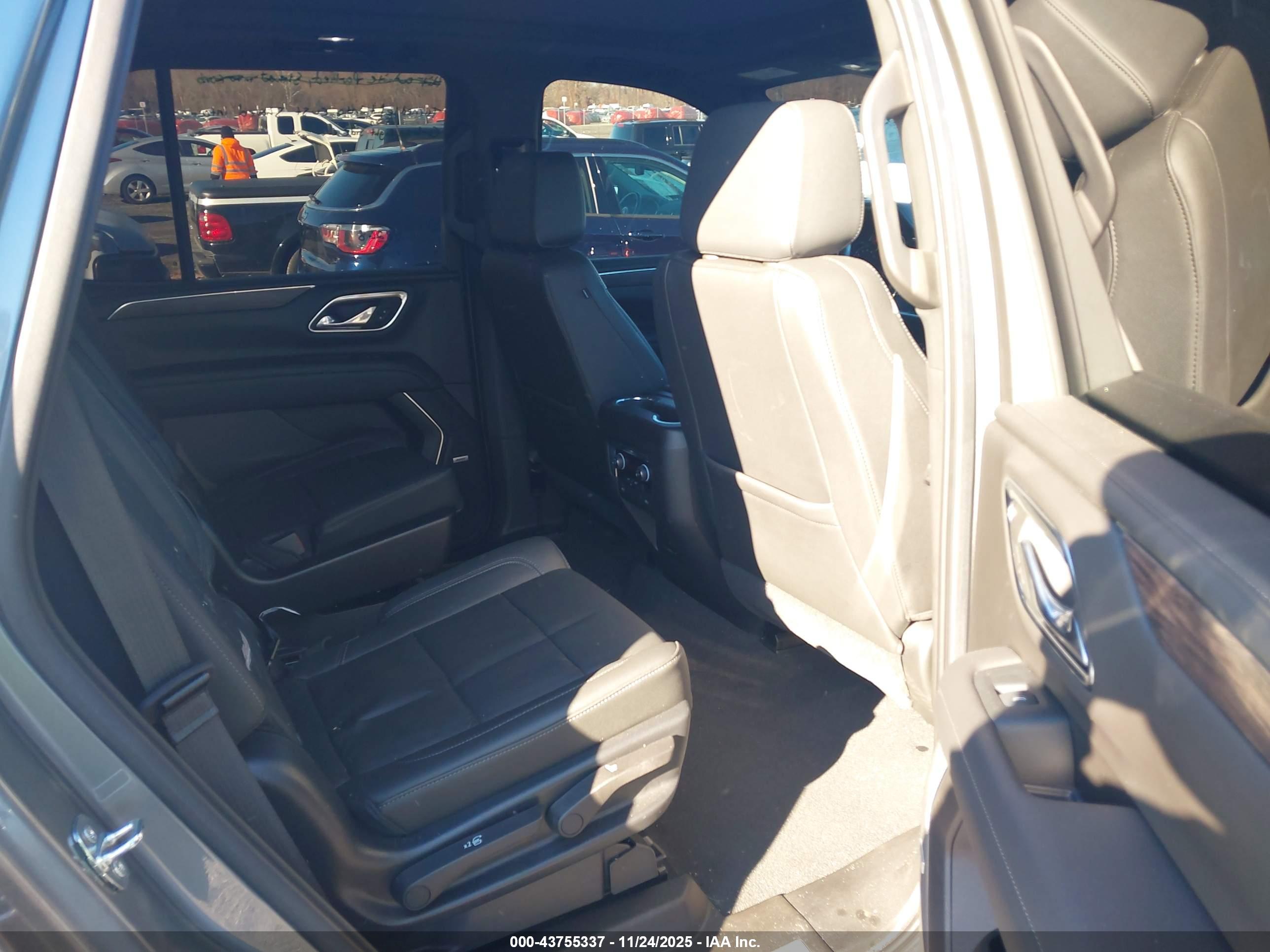 CHEVROLET TAHOE image 8