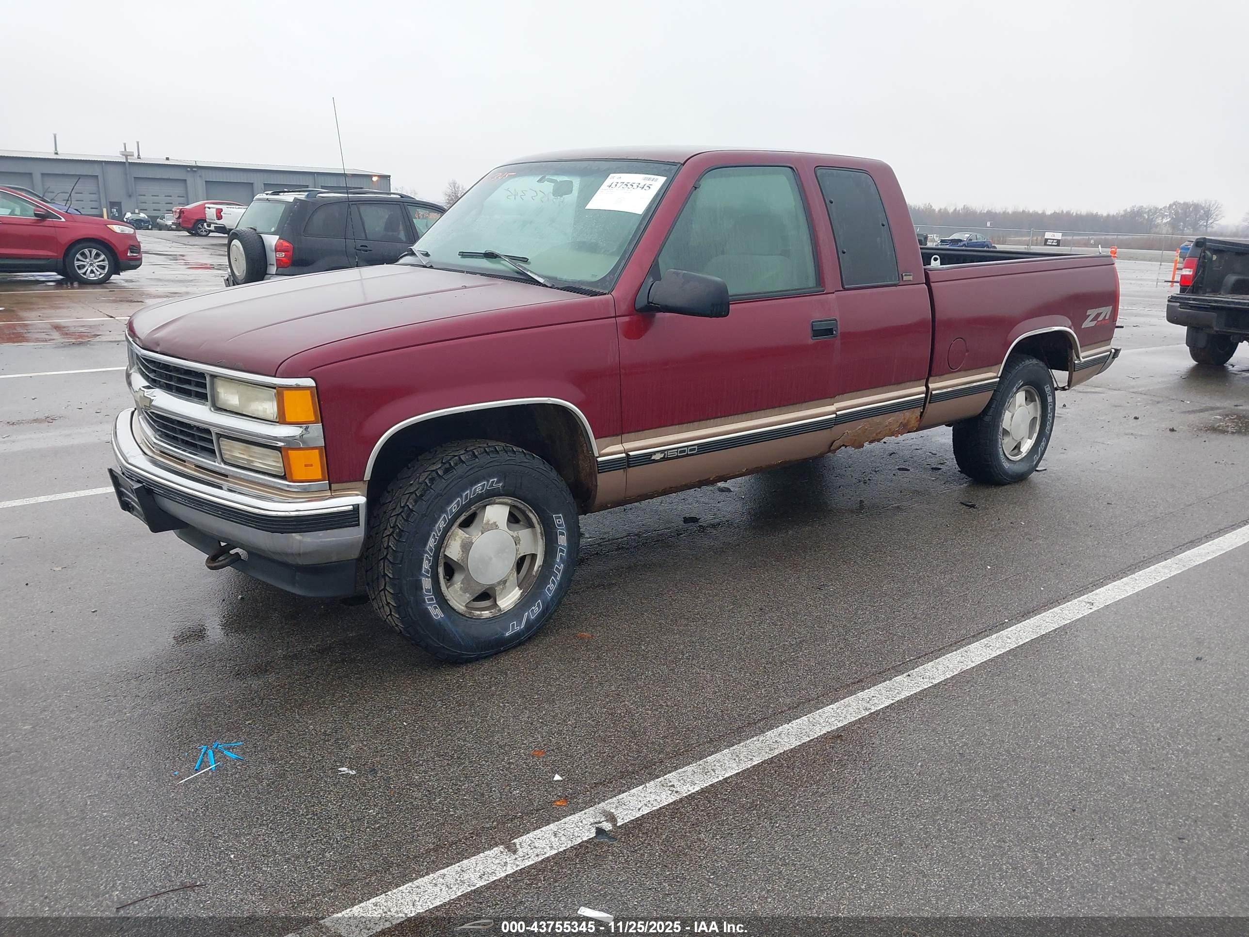 CHEVROLET GMT-400 image 2