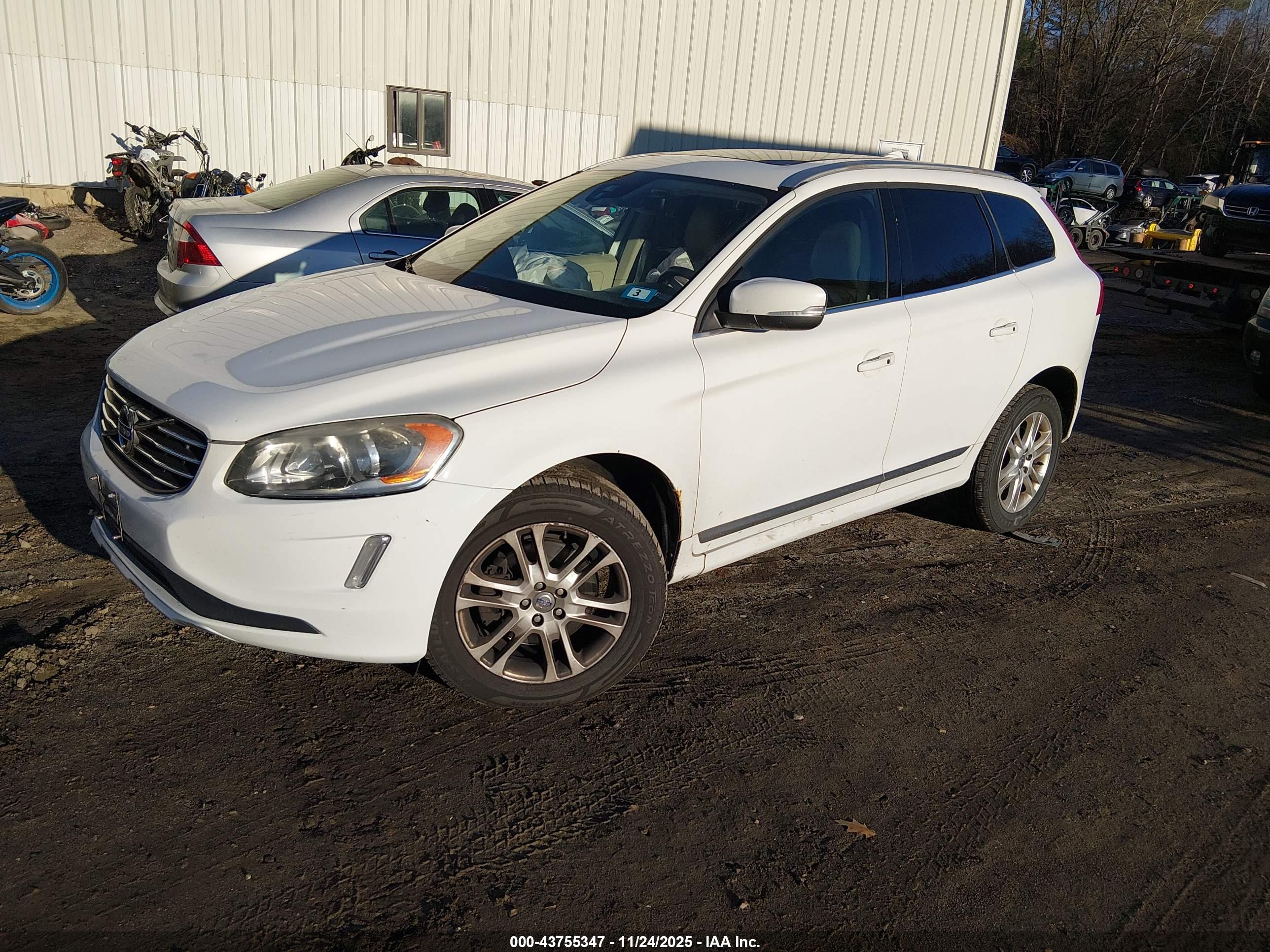 VOLVO XC60 image 2