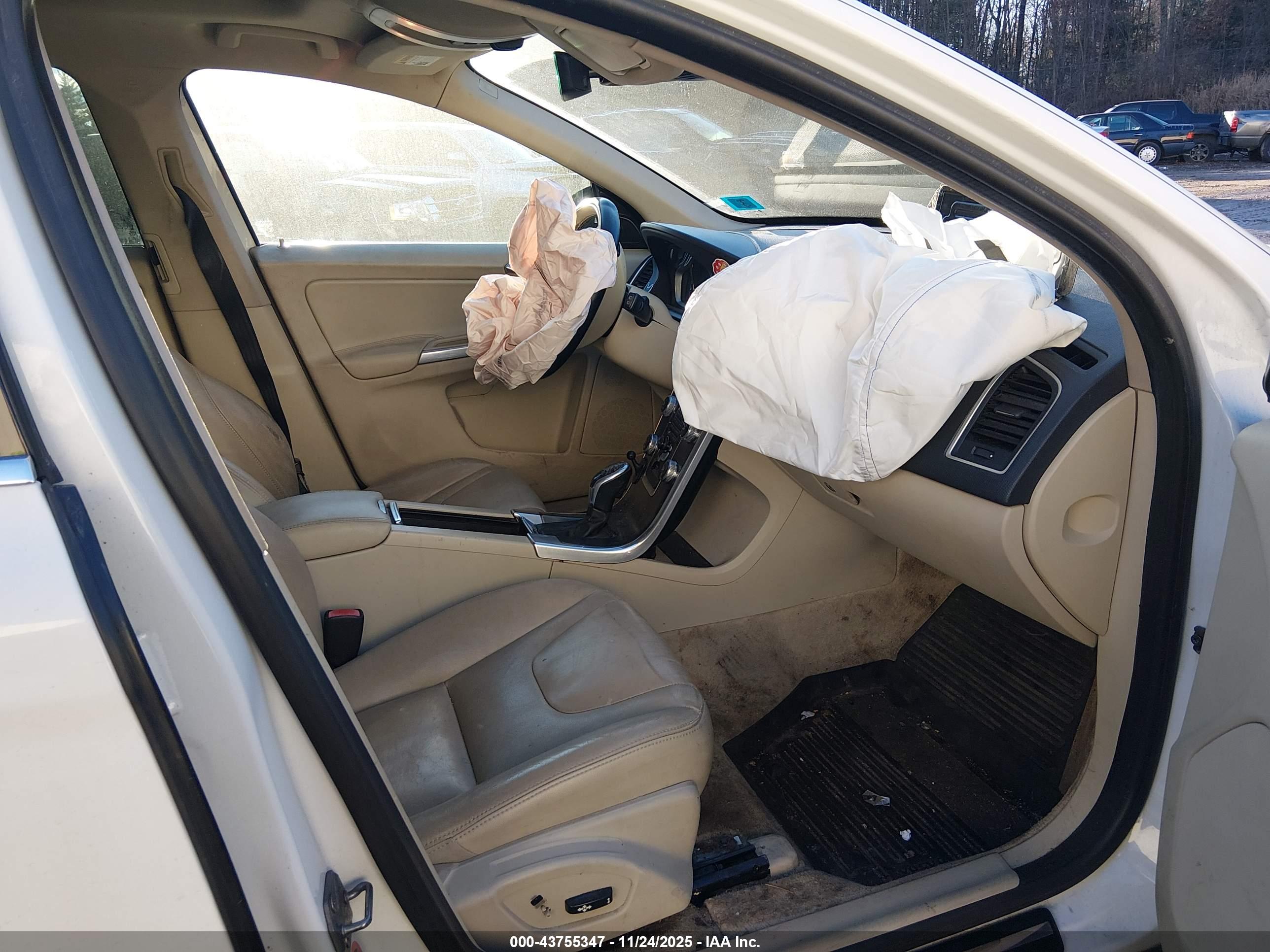 VOLVO XC60 image 5