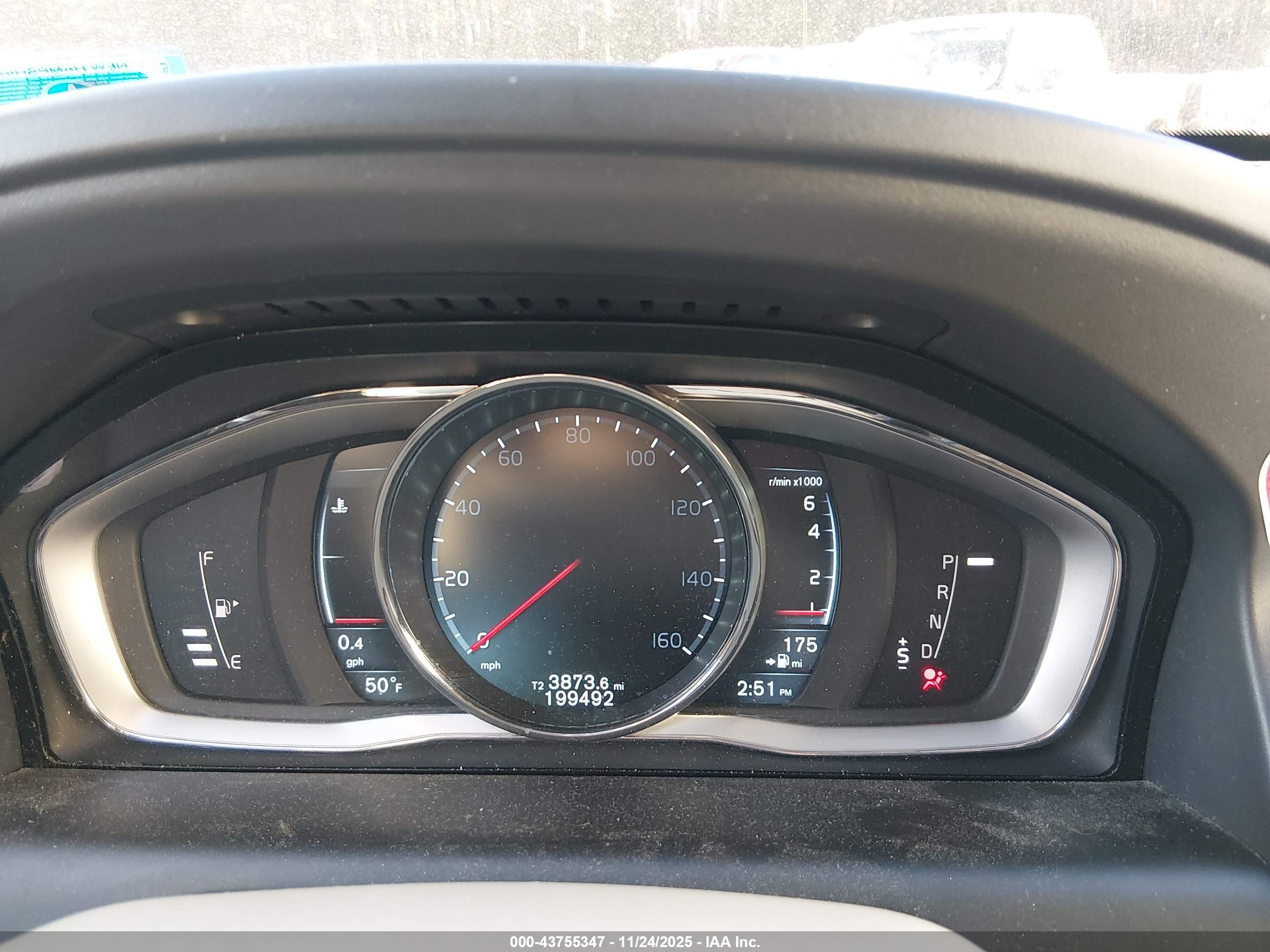 VOLVO XC60 image 7