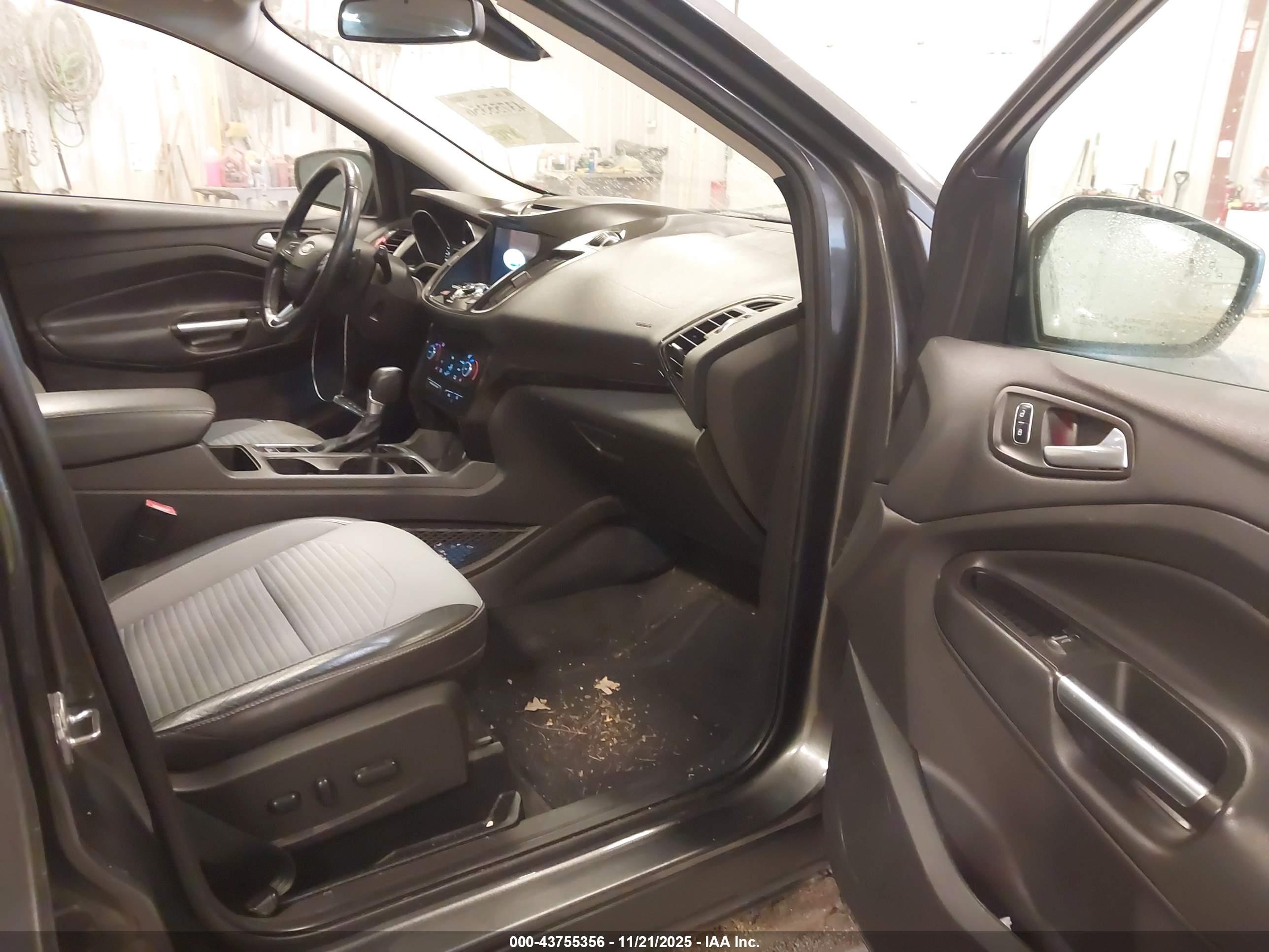 FORD ESCAPE image 5
