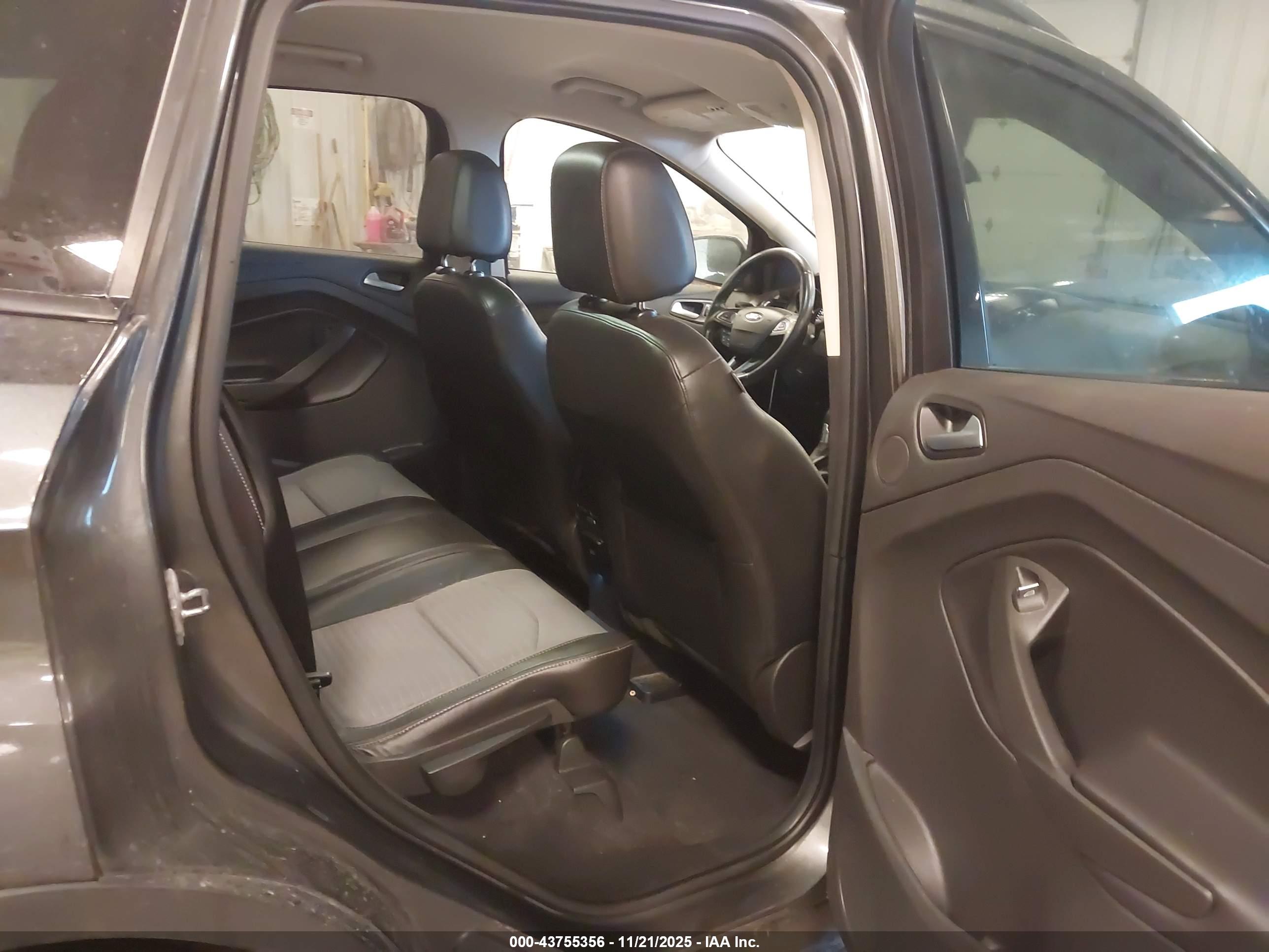 FORD ESCAPE image 8