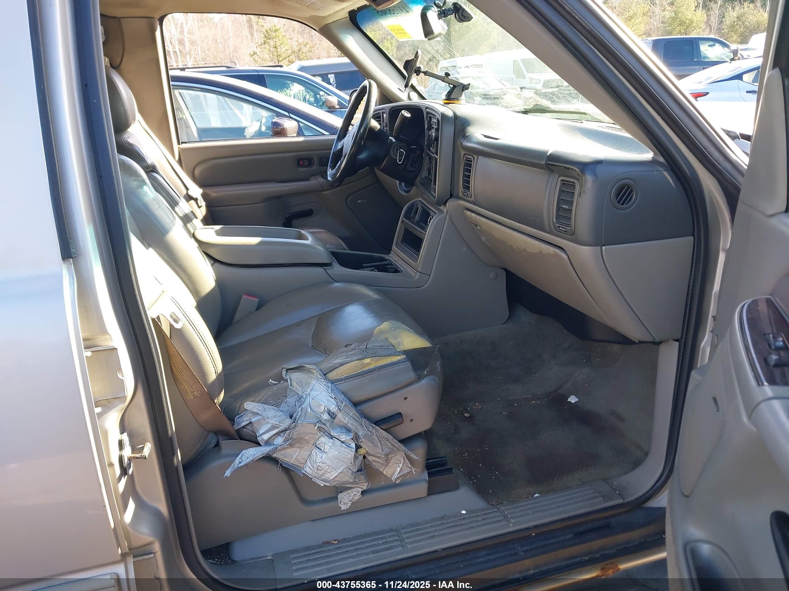 CHEVROLET TAHOE image 5