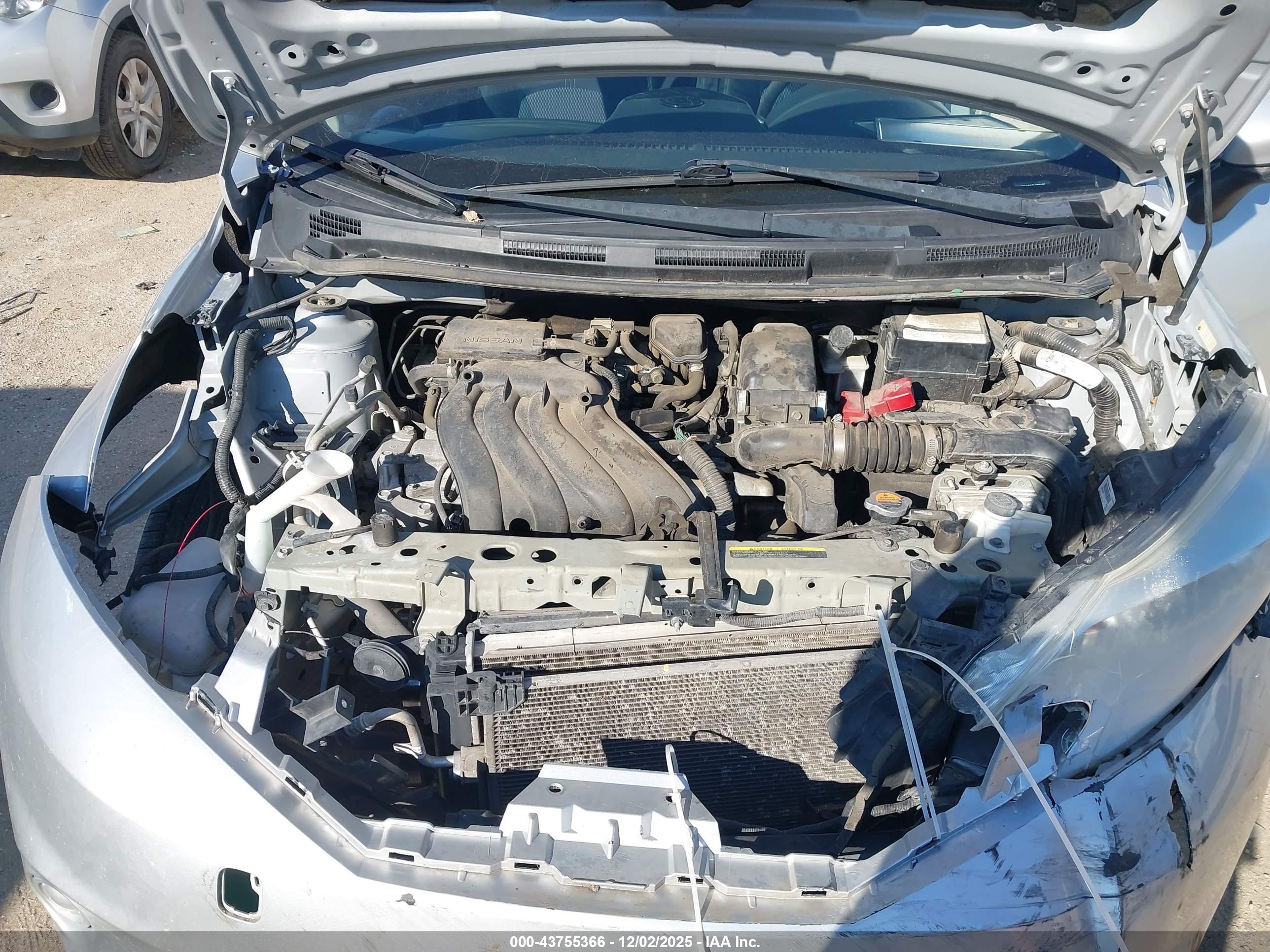 NISSAN VERSA image 10