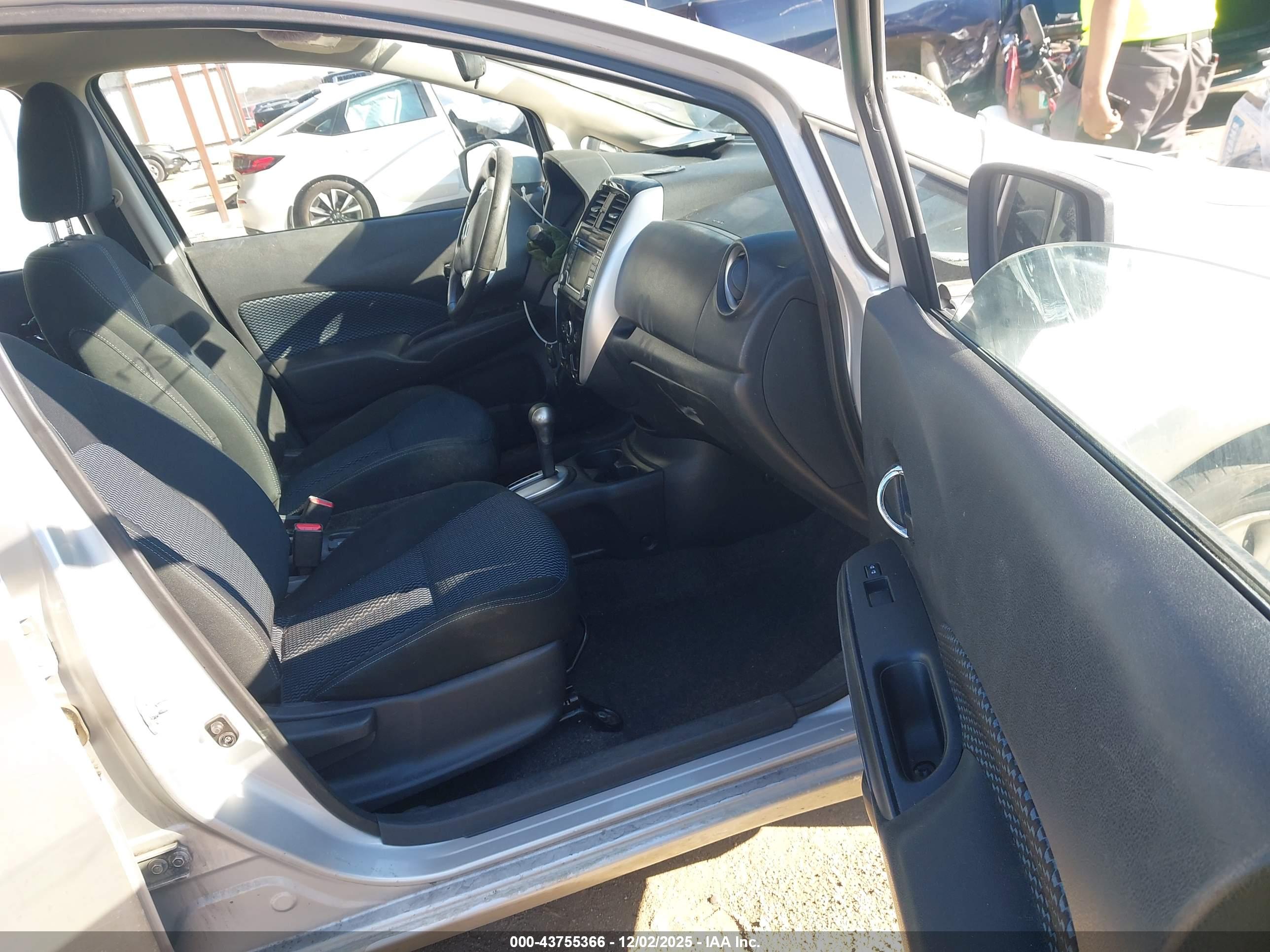 NISSAN VERSA image 5