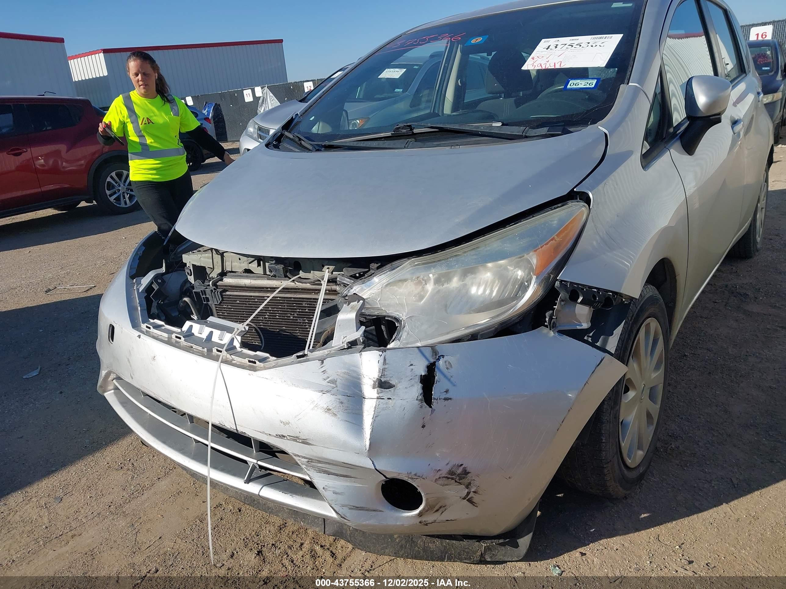 NISSAN VERSA image 6