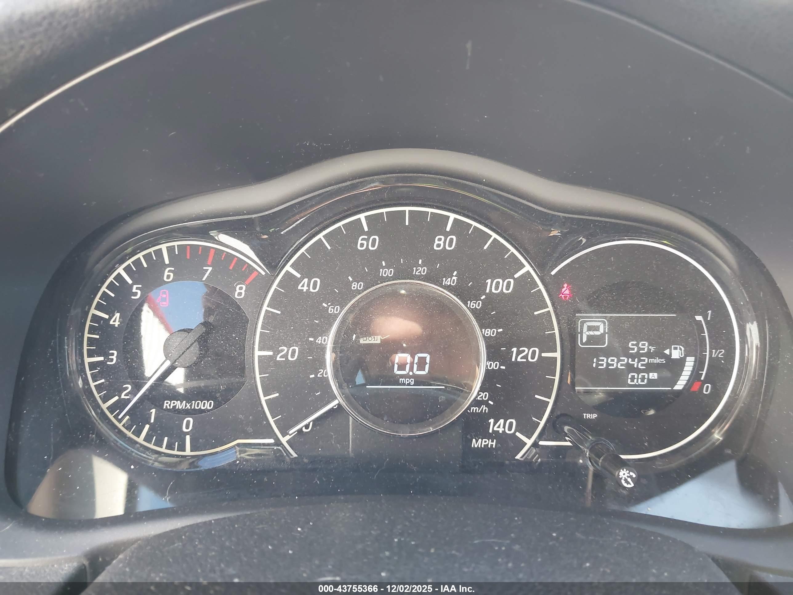 NISSAN VERSA image 7