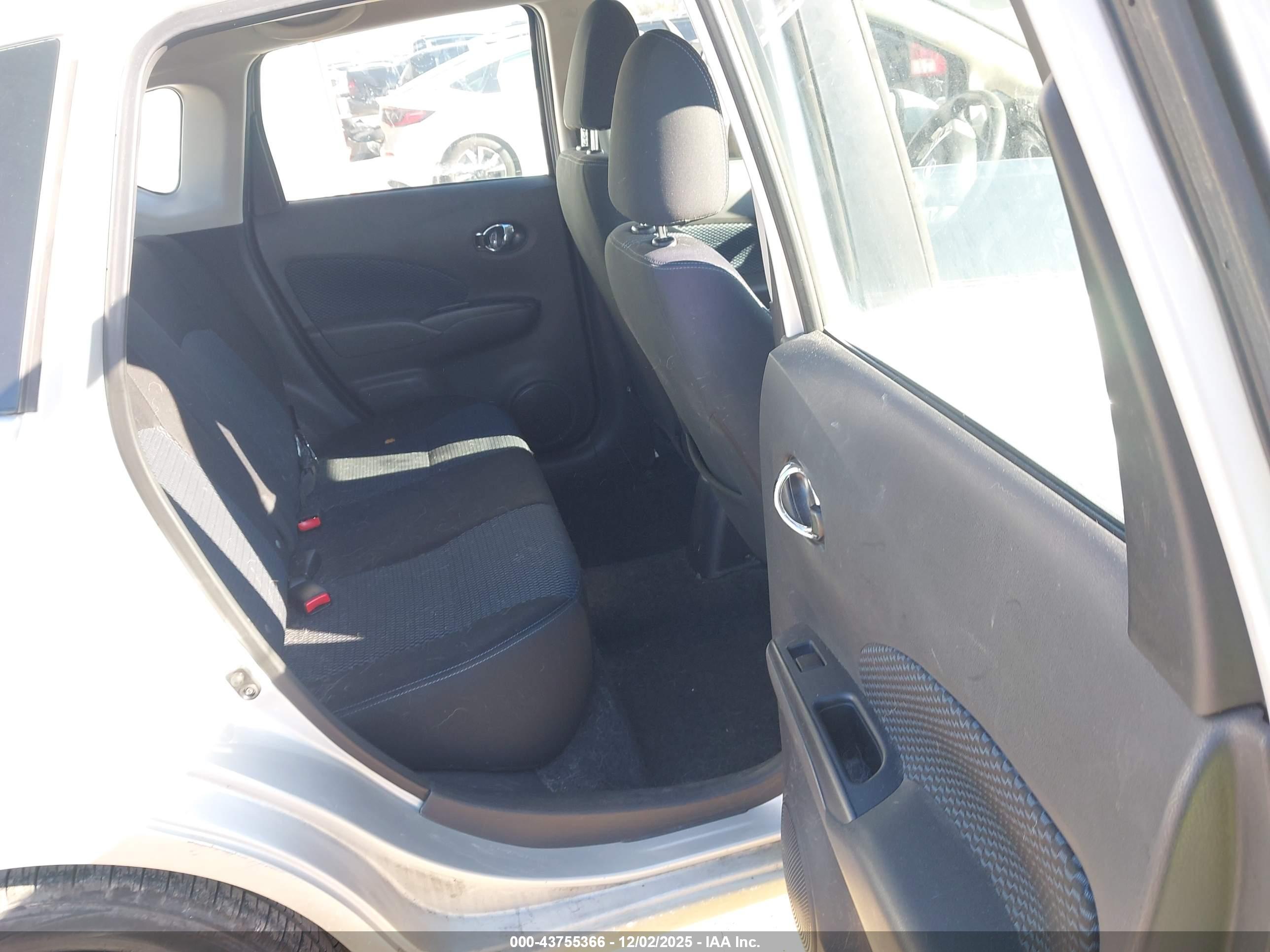 NISSAN VERSA image 8