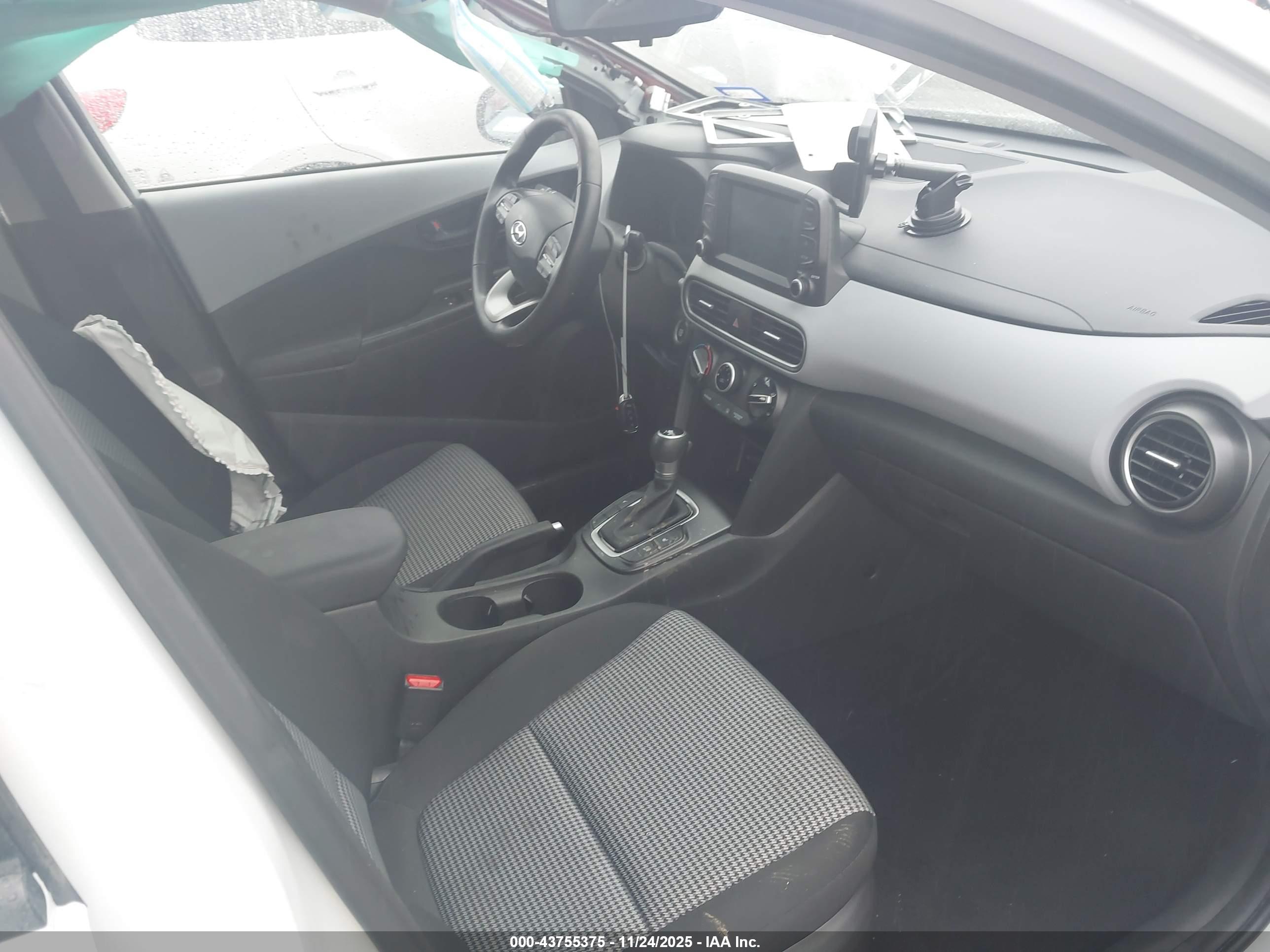 HYUNDAI KONA image 5