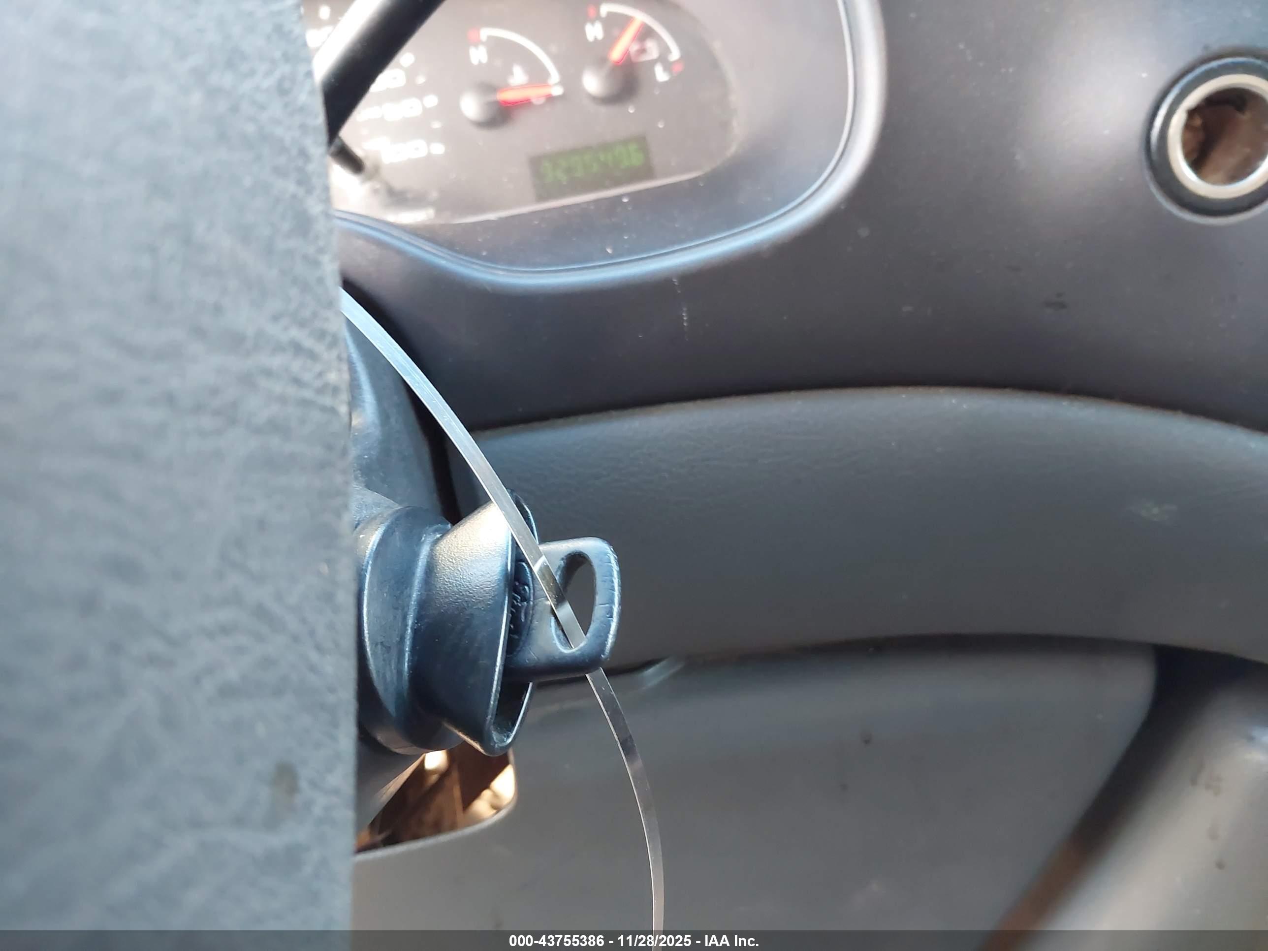 FORD E-150 image 11