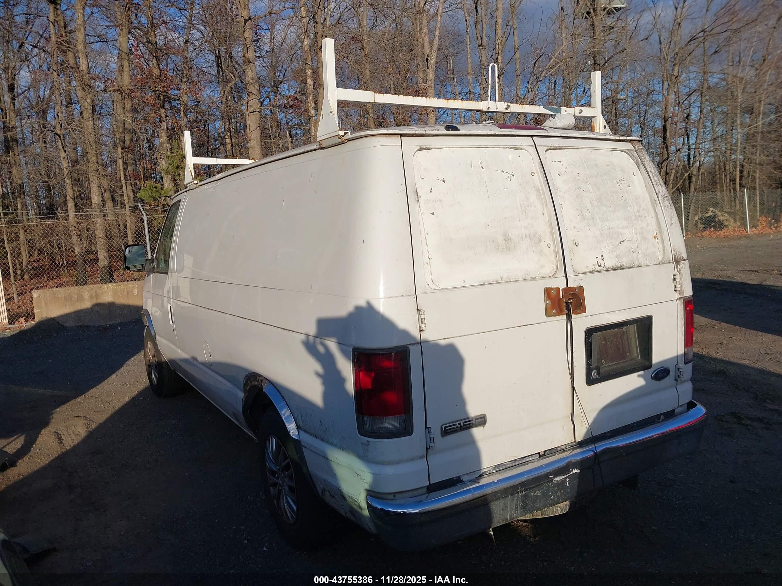 FORD E-150 image 3