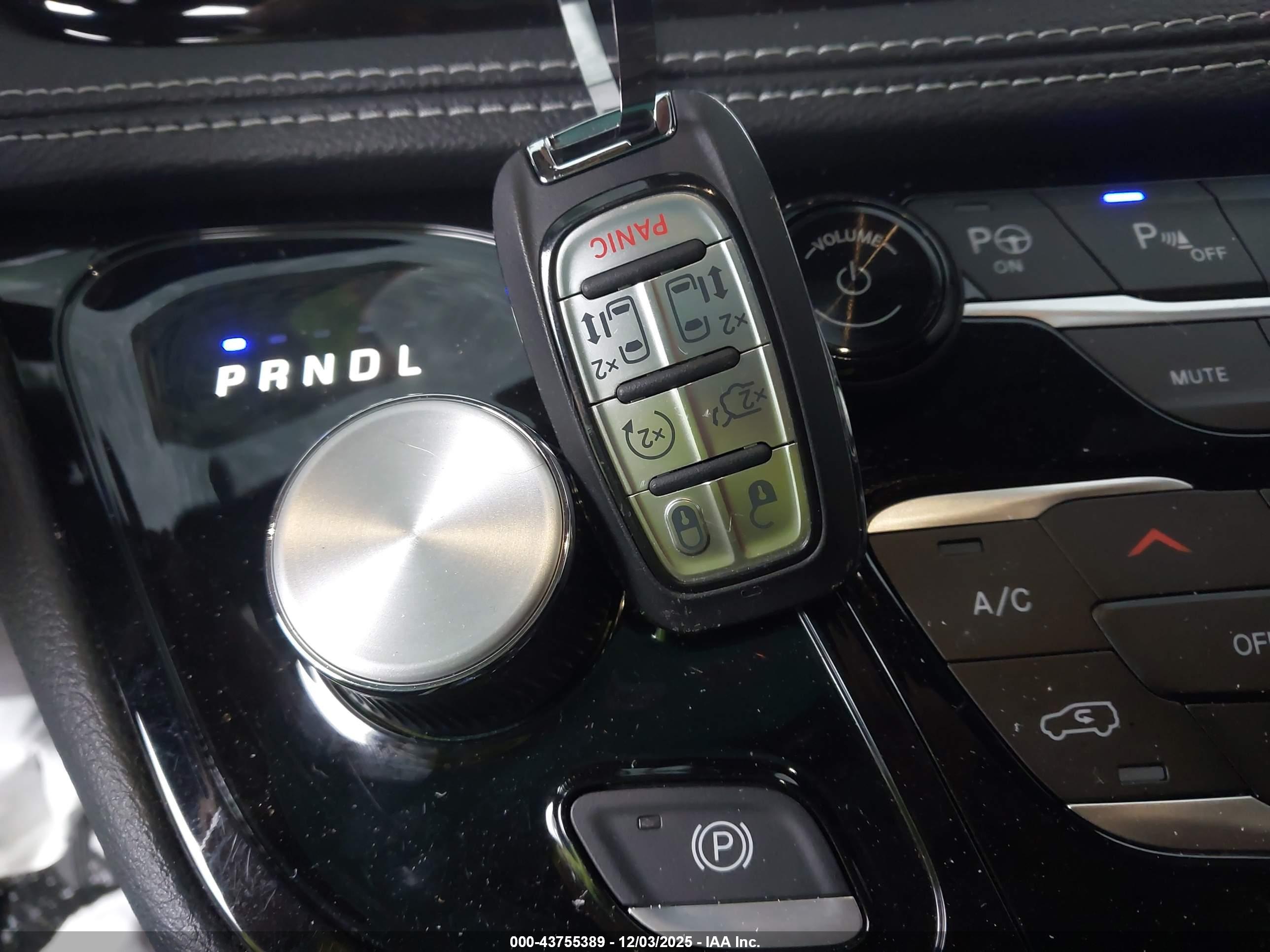 CHRYSLER PACIFICA image 11