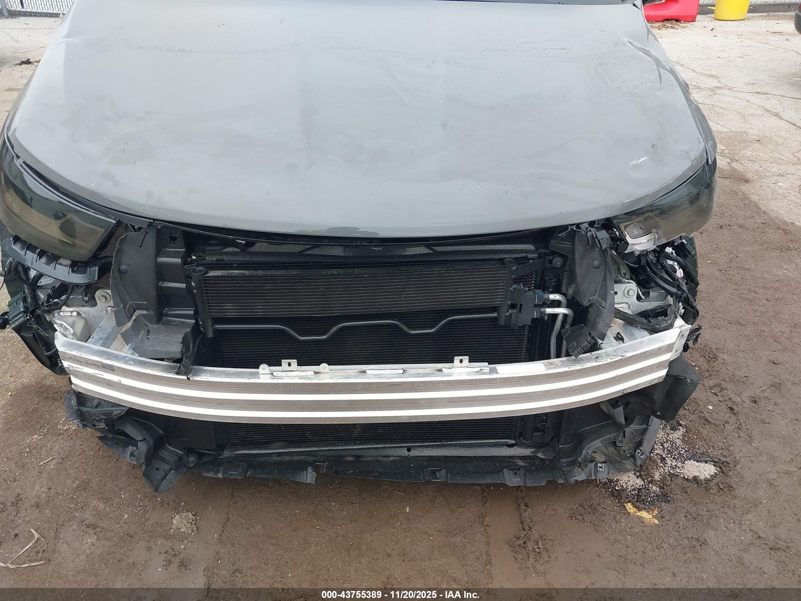 CHRYSLER PACIFICA image 6