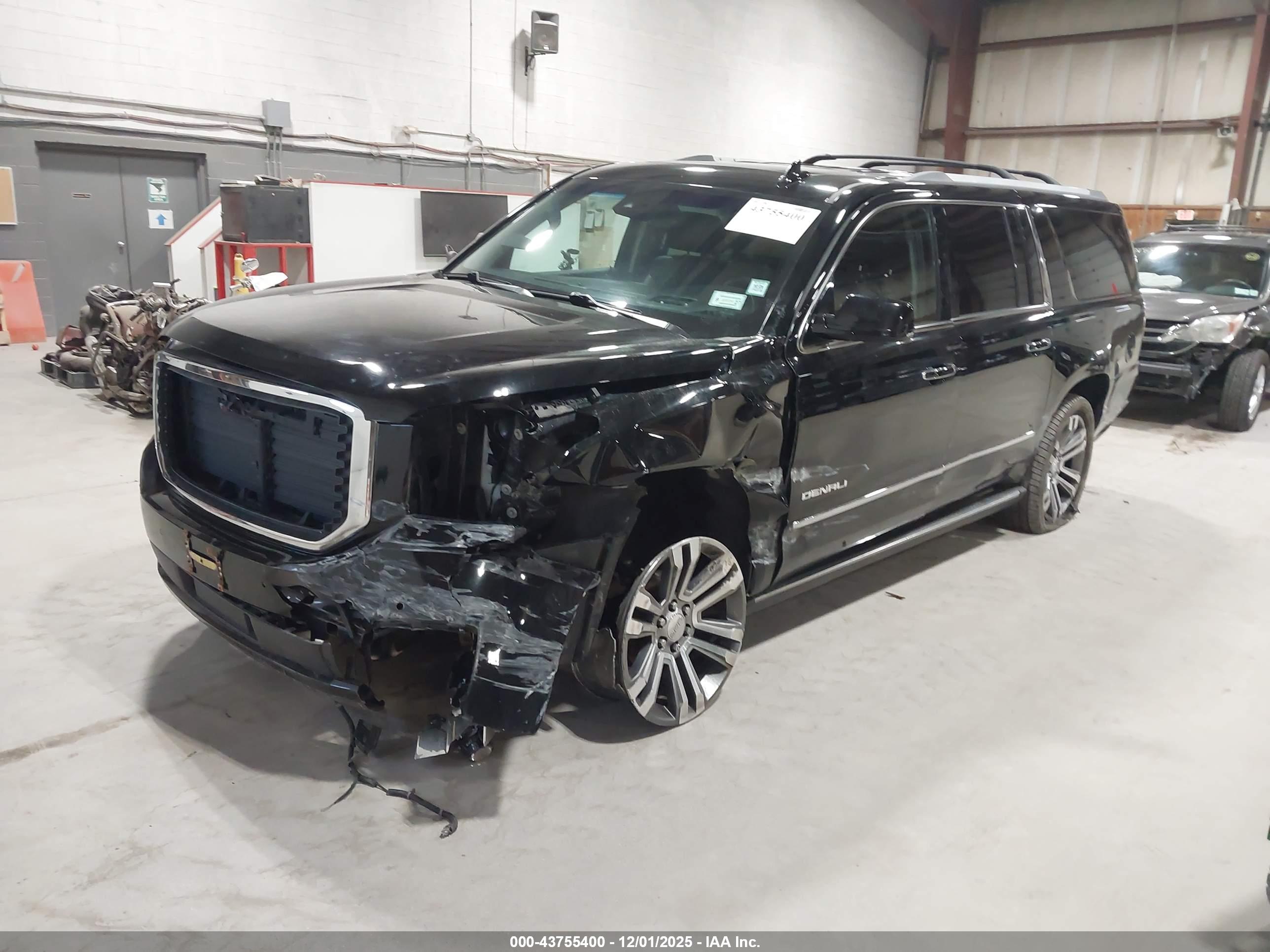 GMC YUKON image 2
