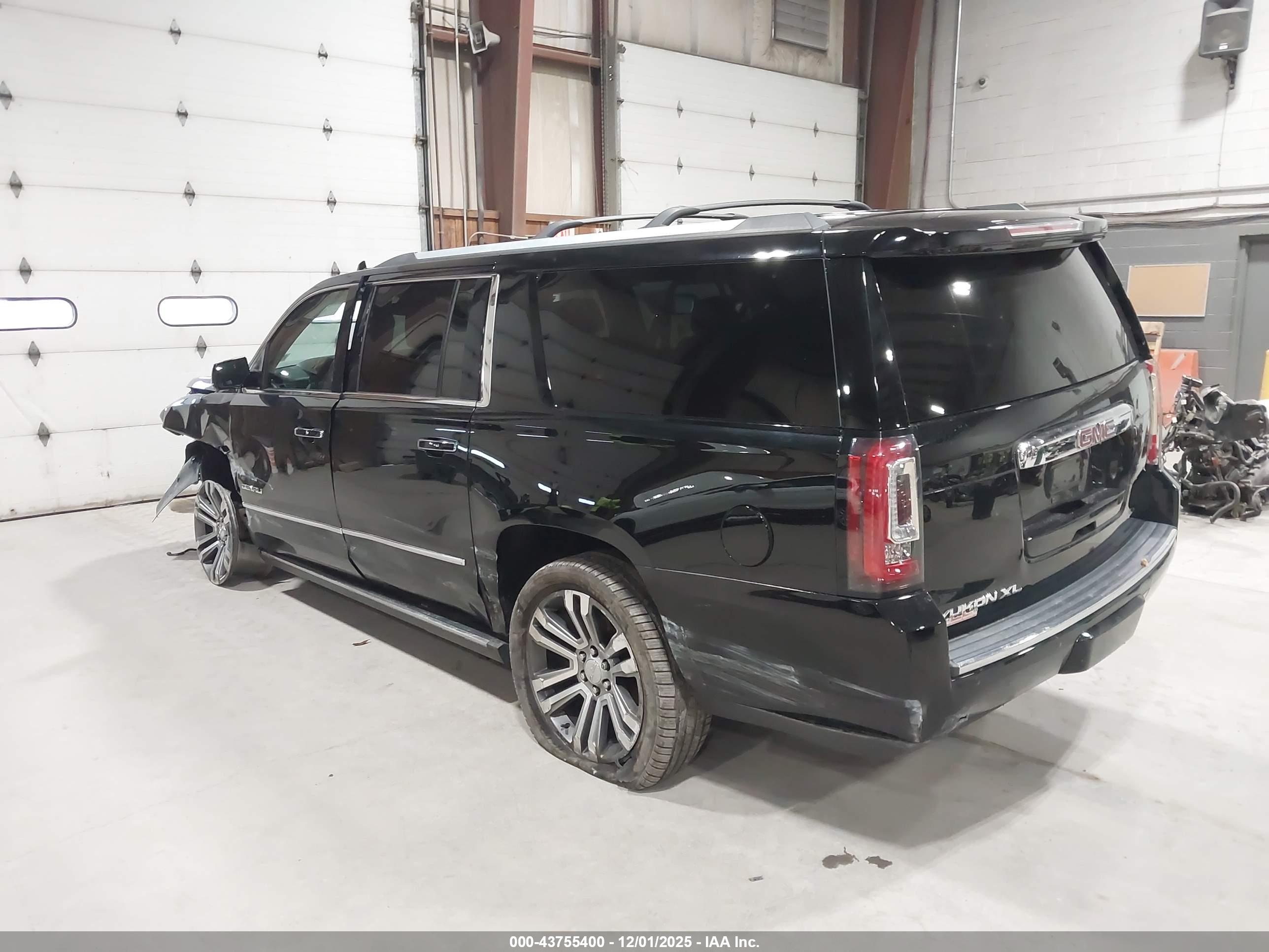 GMC YUKON image 3
