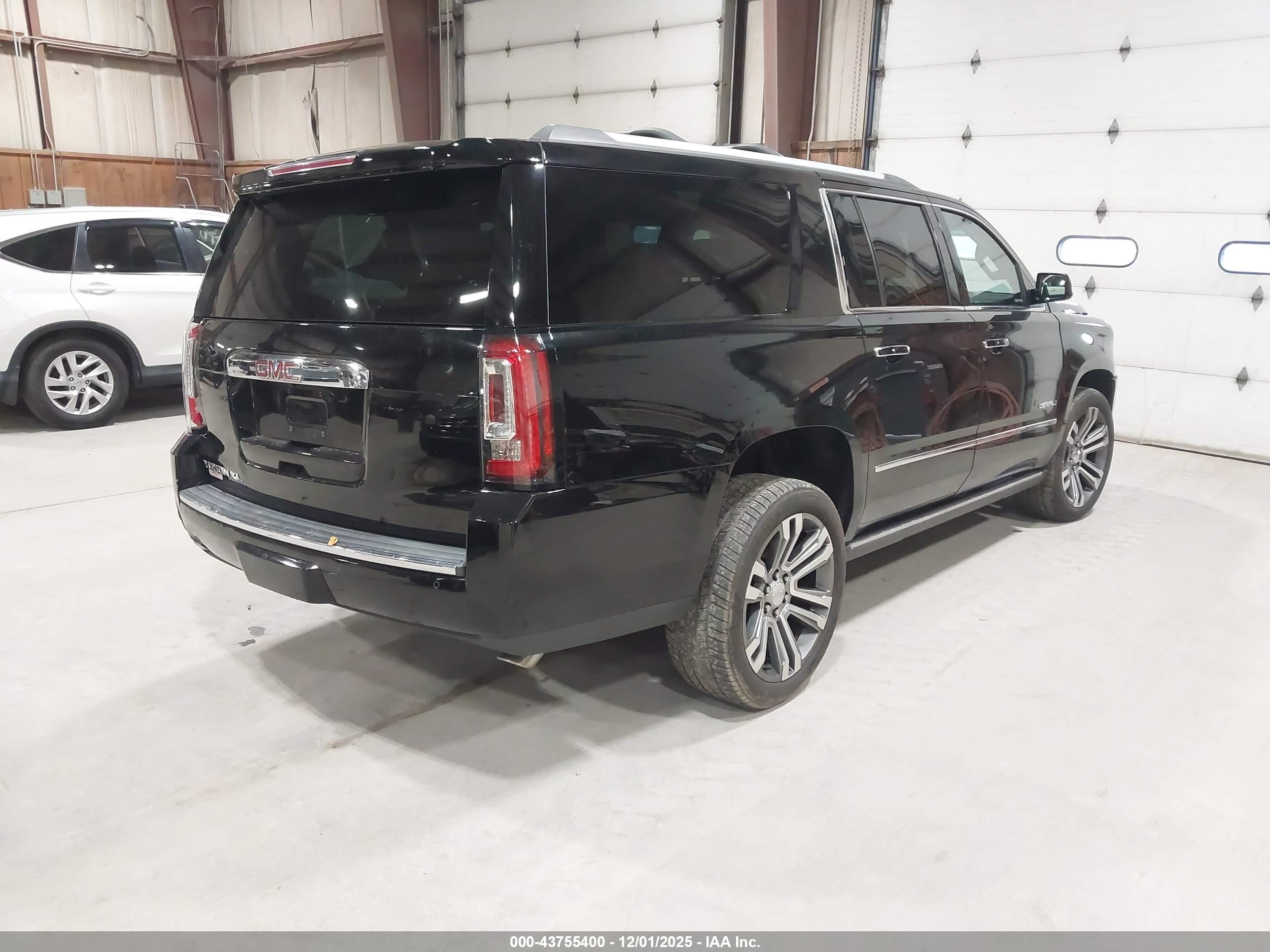 GMC YUKON image 4