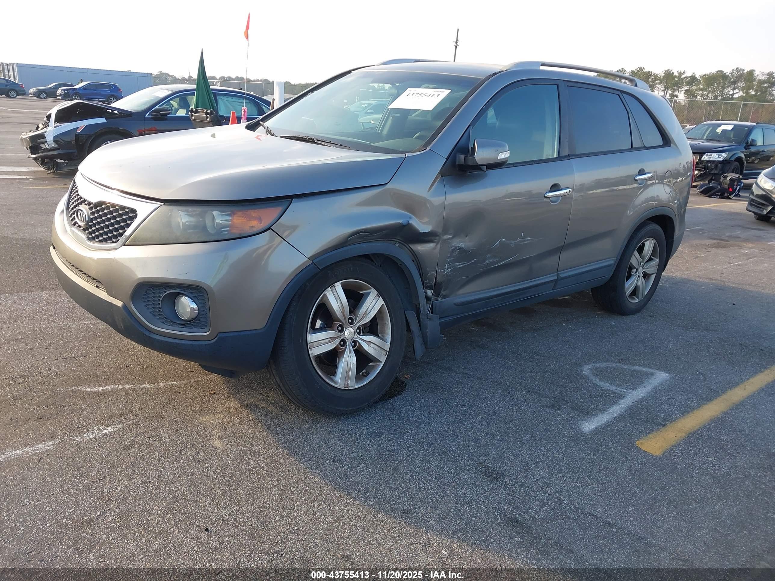 KIA SORENTO image 2
