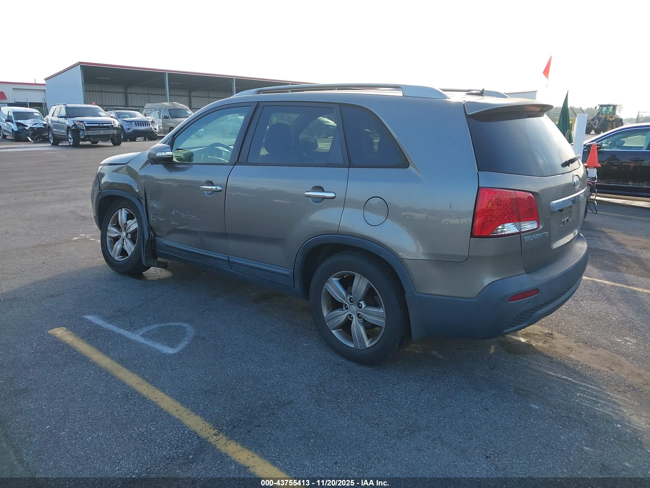 KIA SORENTO image 3