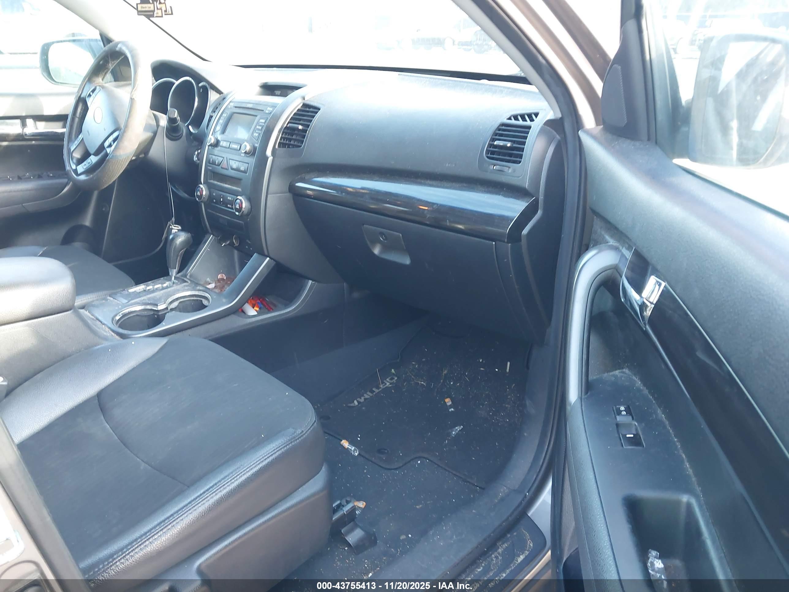 KIA SORENTO image 5