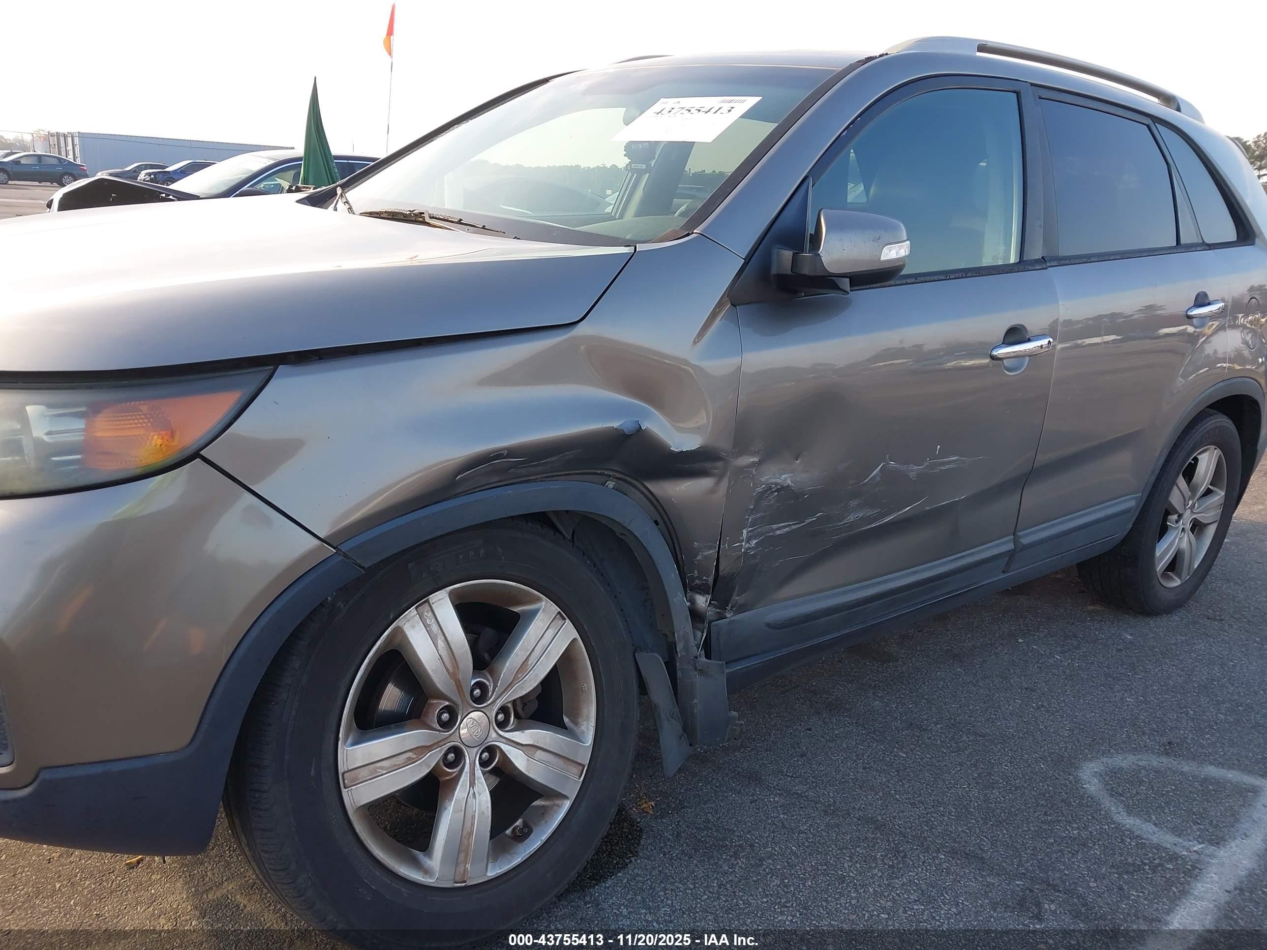 KIA SORENTO image 6