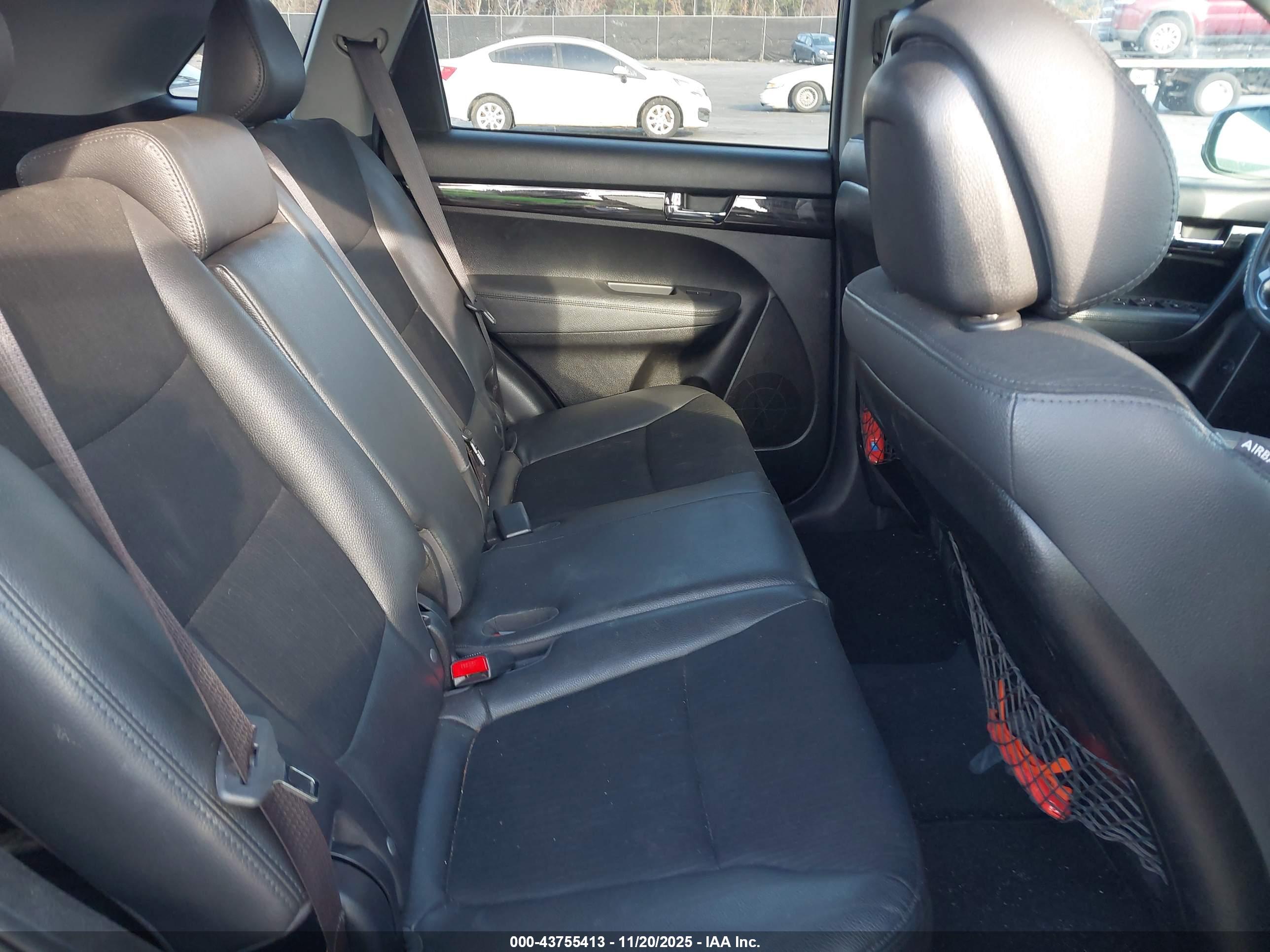 KIA SORENTO image 8