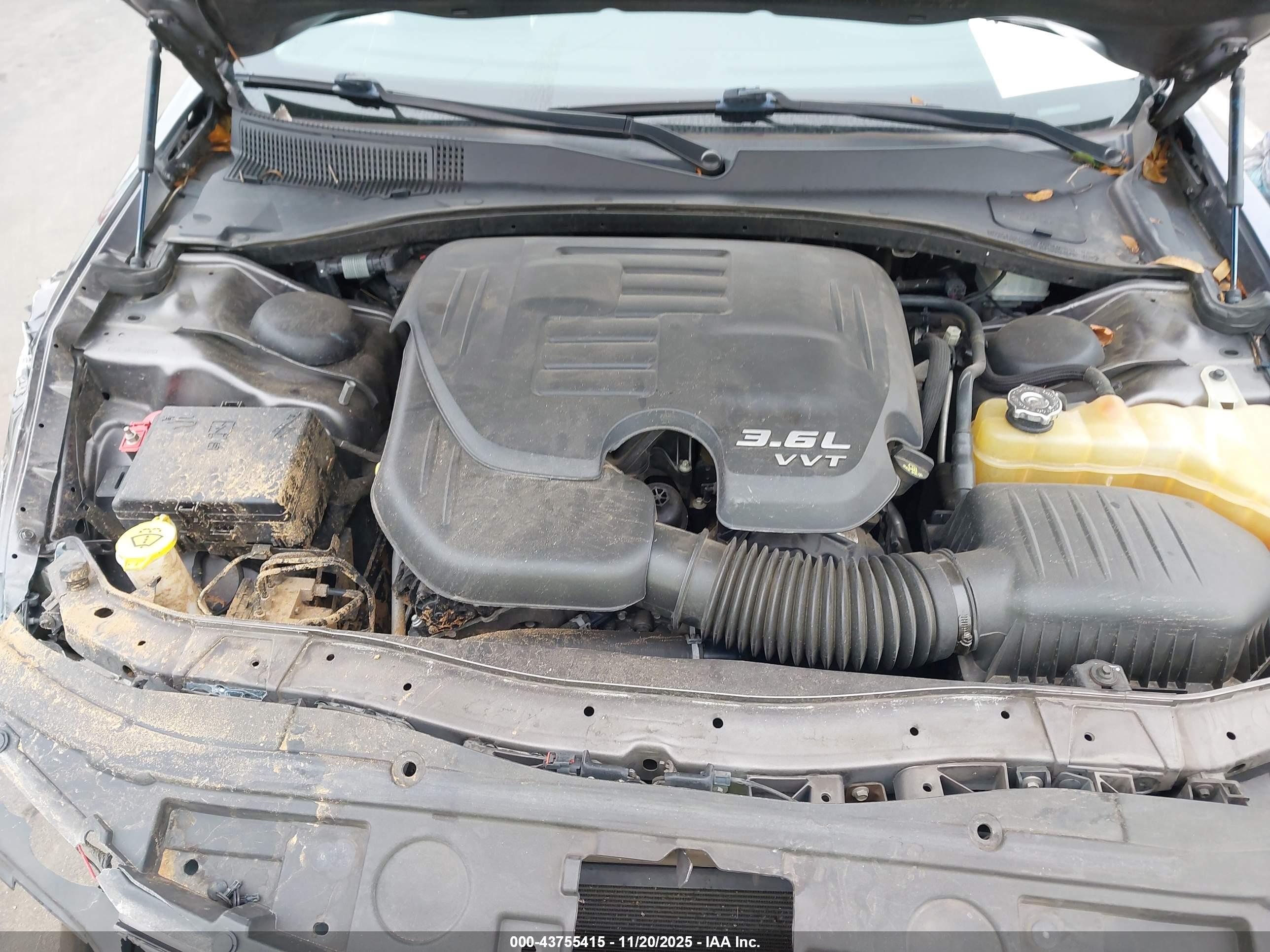 CHRYSLER 300 image 10