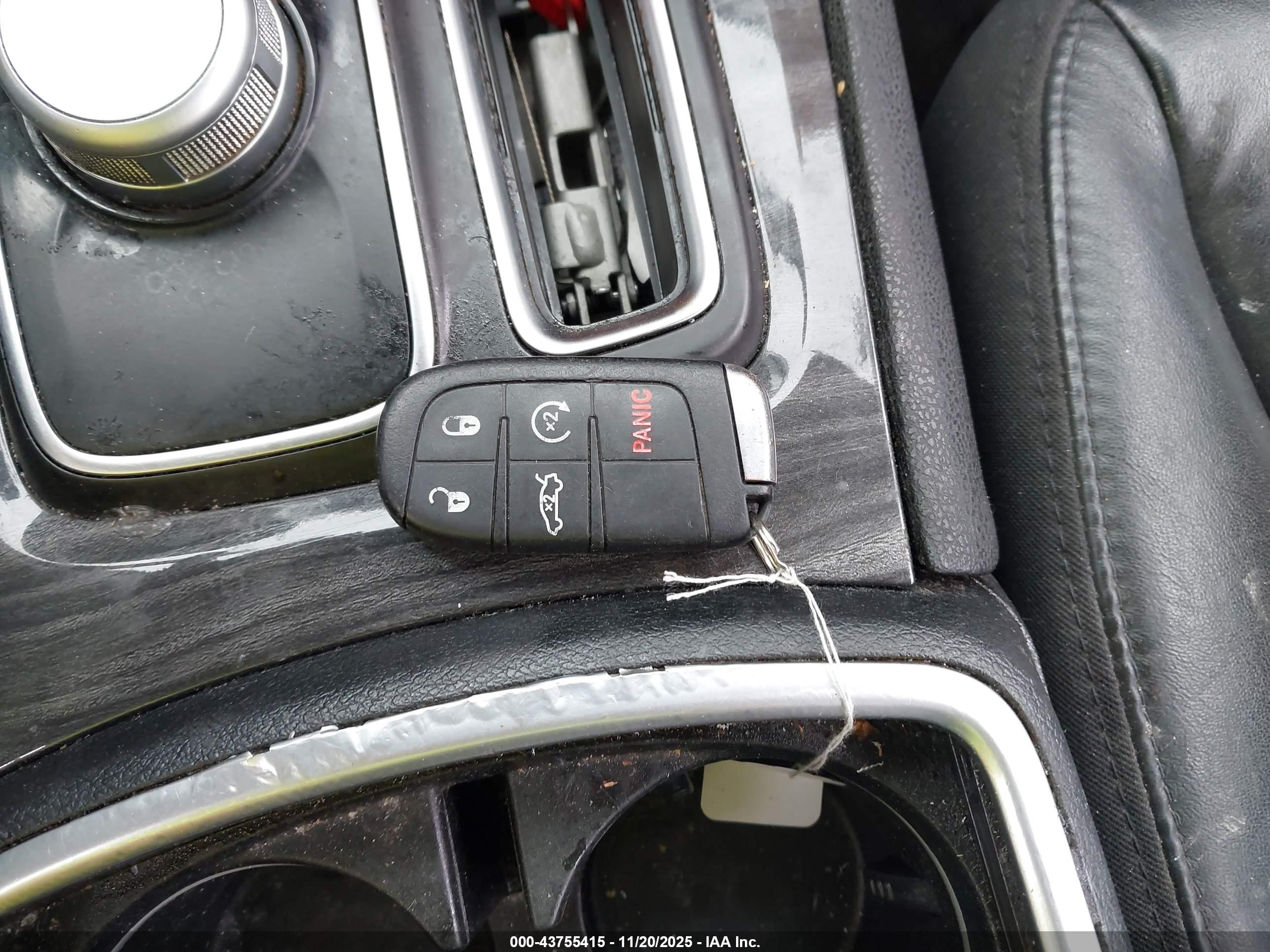 CHRYSLER 300 image 11