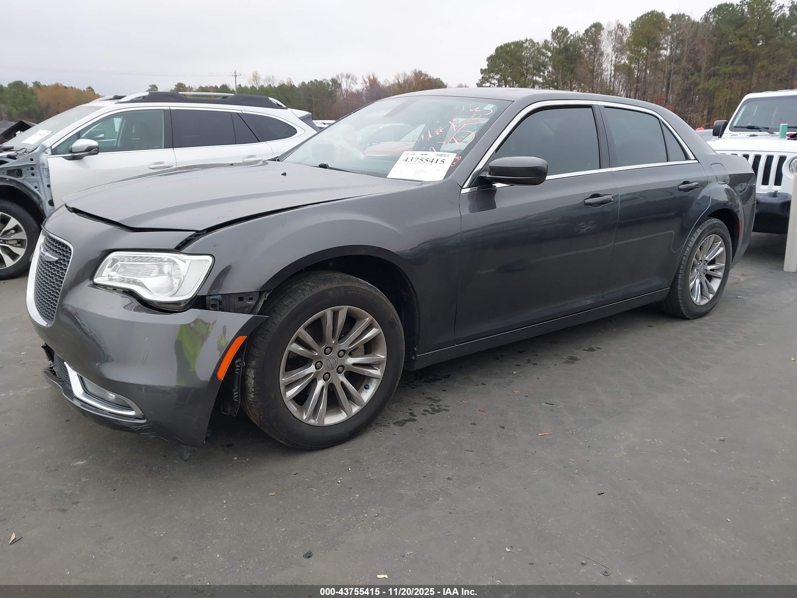 CHRYSLER 300 image 2