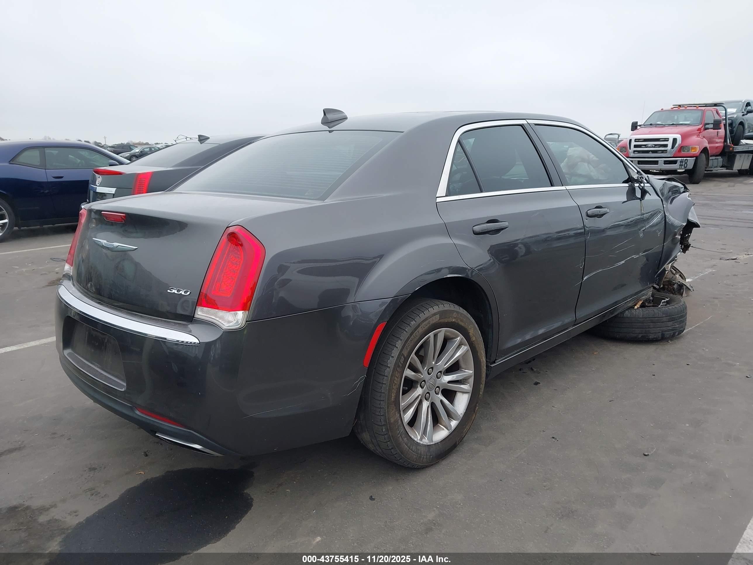 CHRYSLER 300 image 4