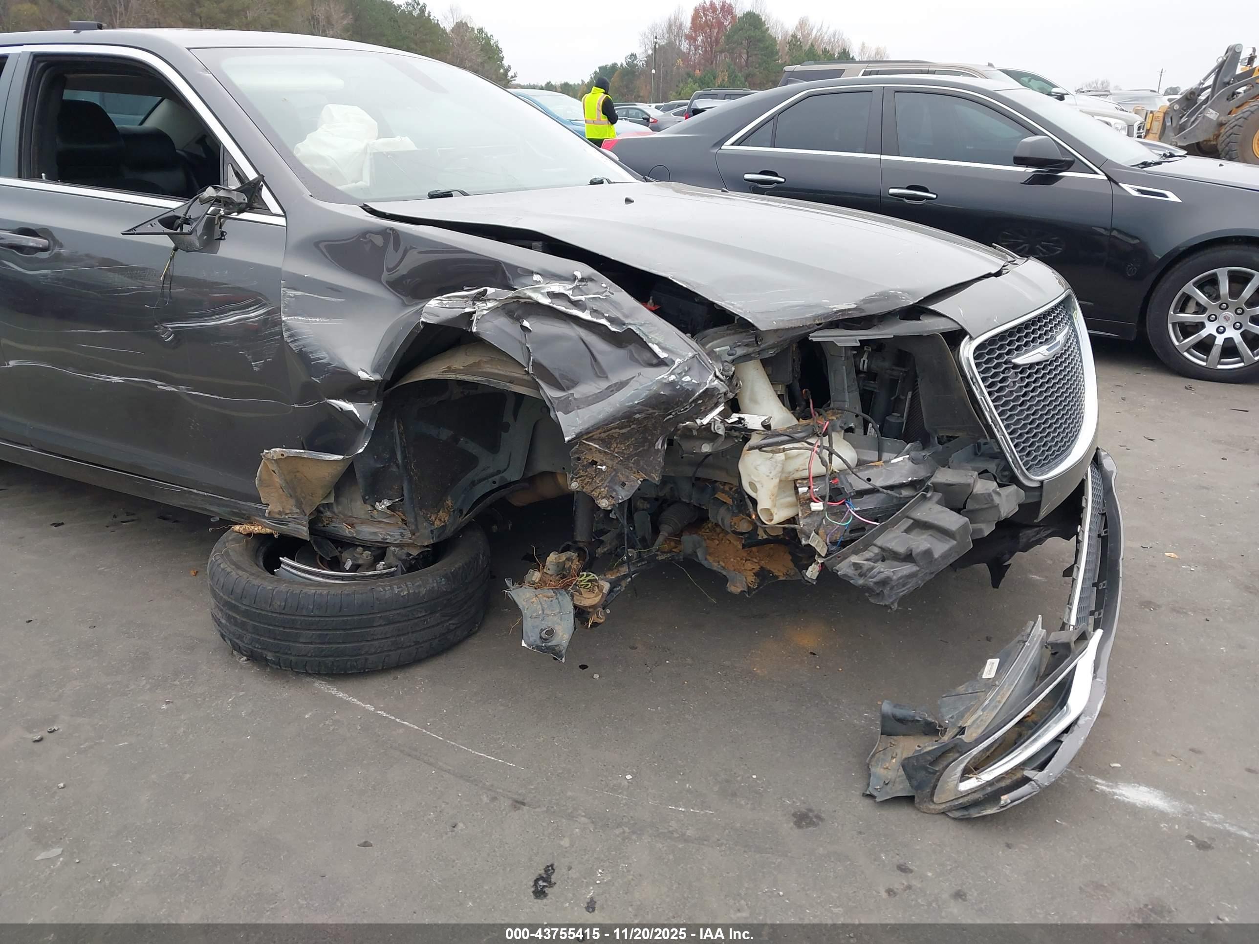 CHRYSLER 300 image 6