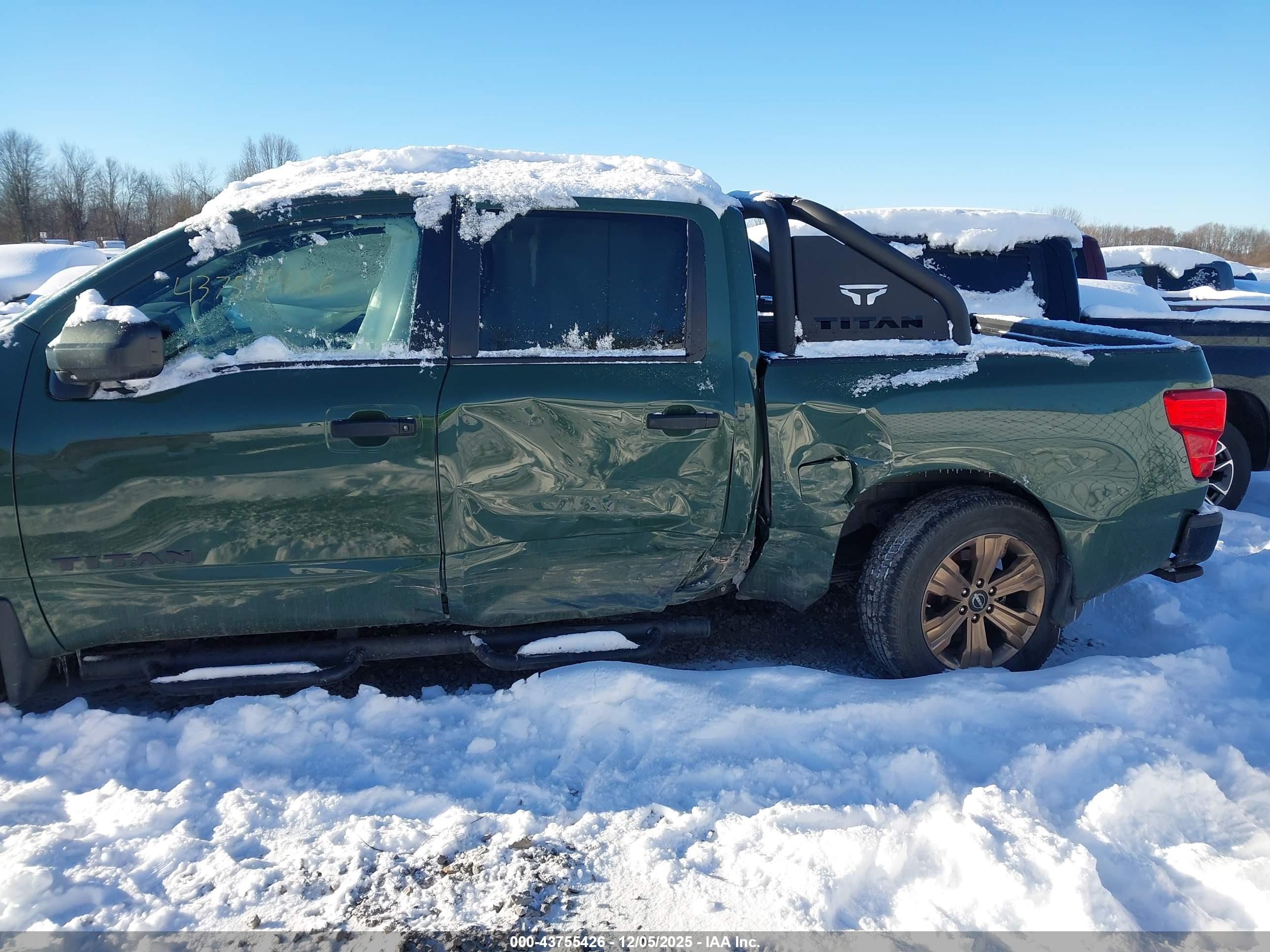 NISSAN TITAN image 3