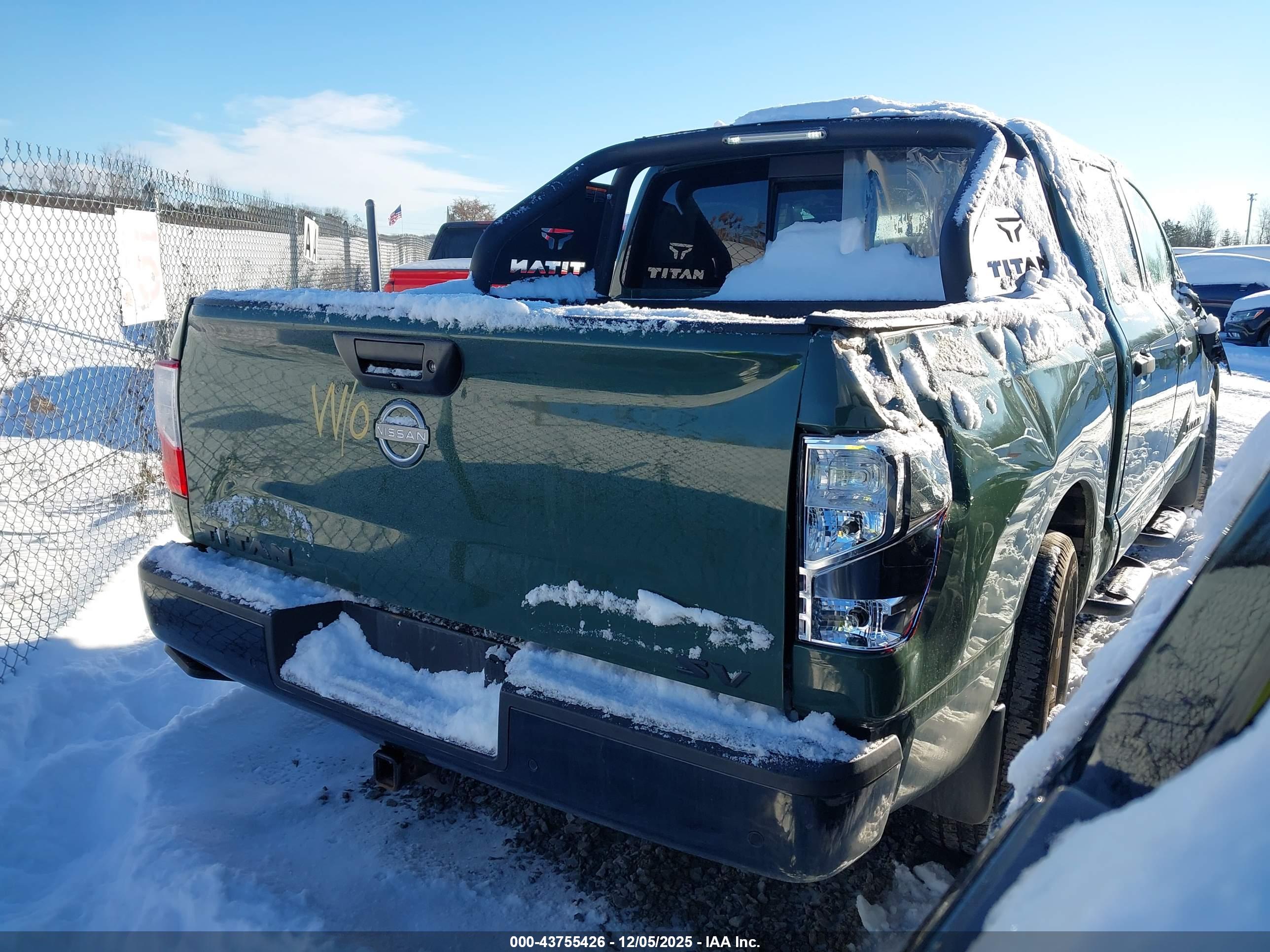 NISSAN TITAN image 4