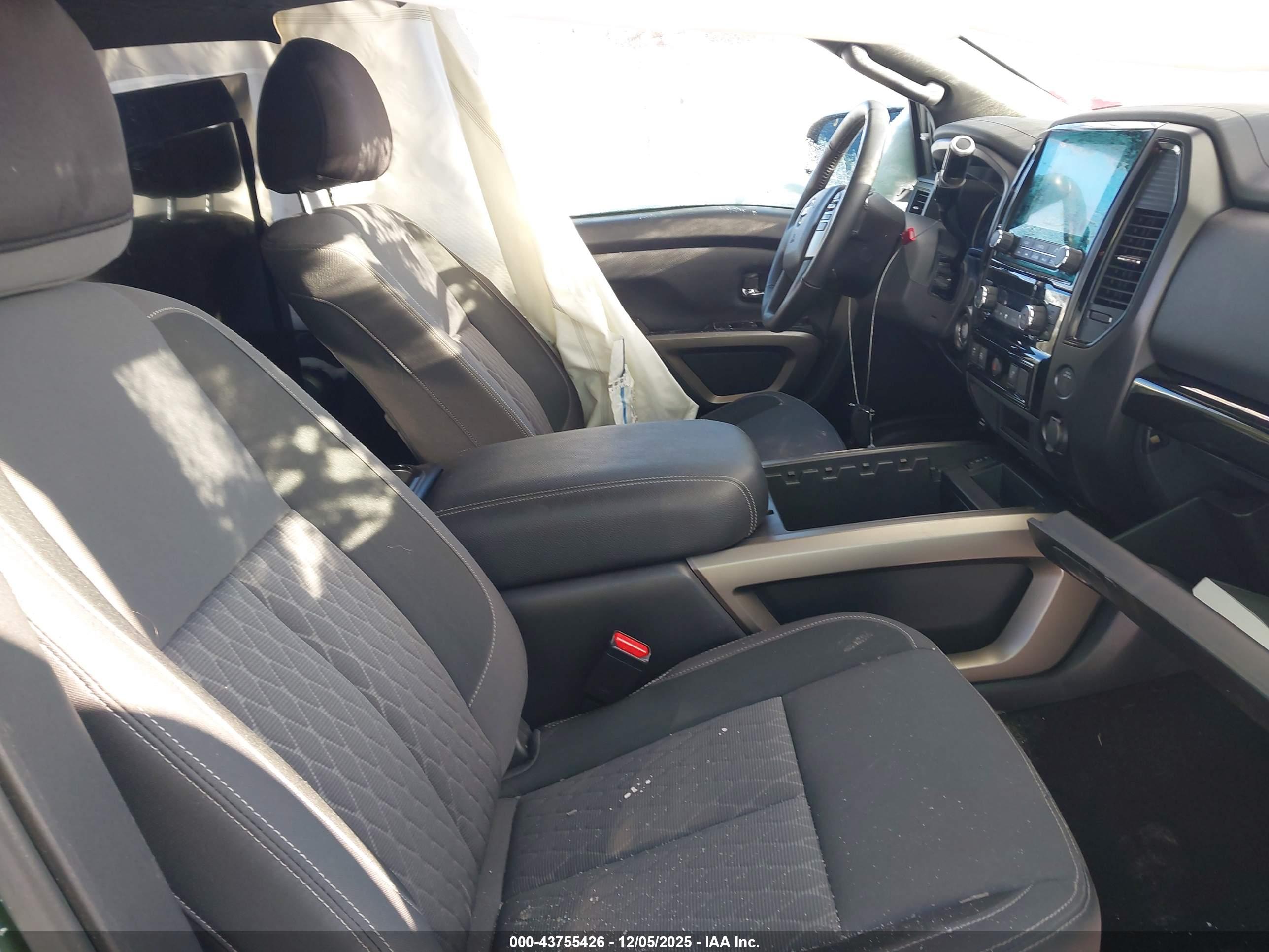 NISSAN TITAN image 5