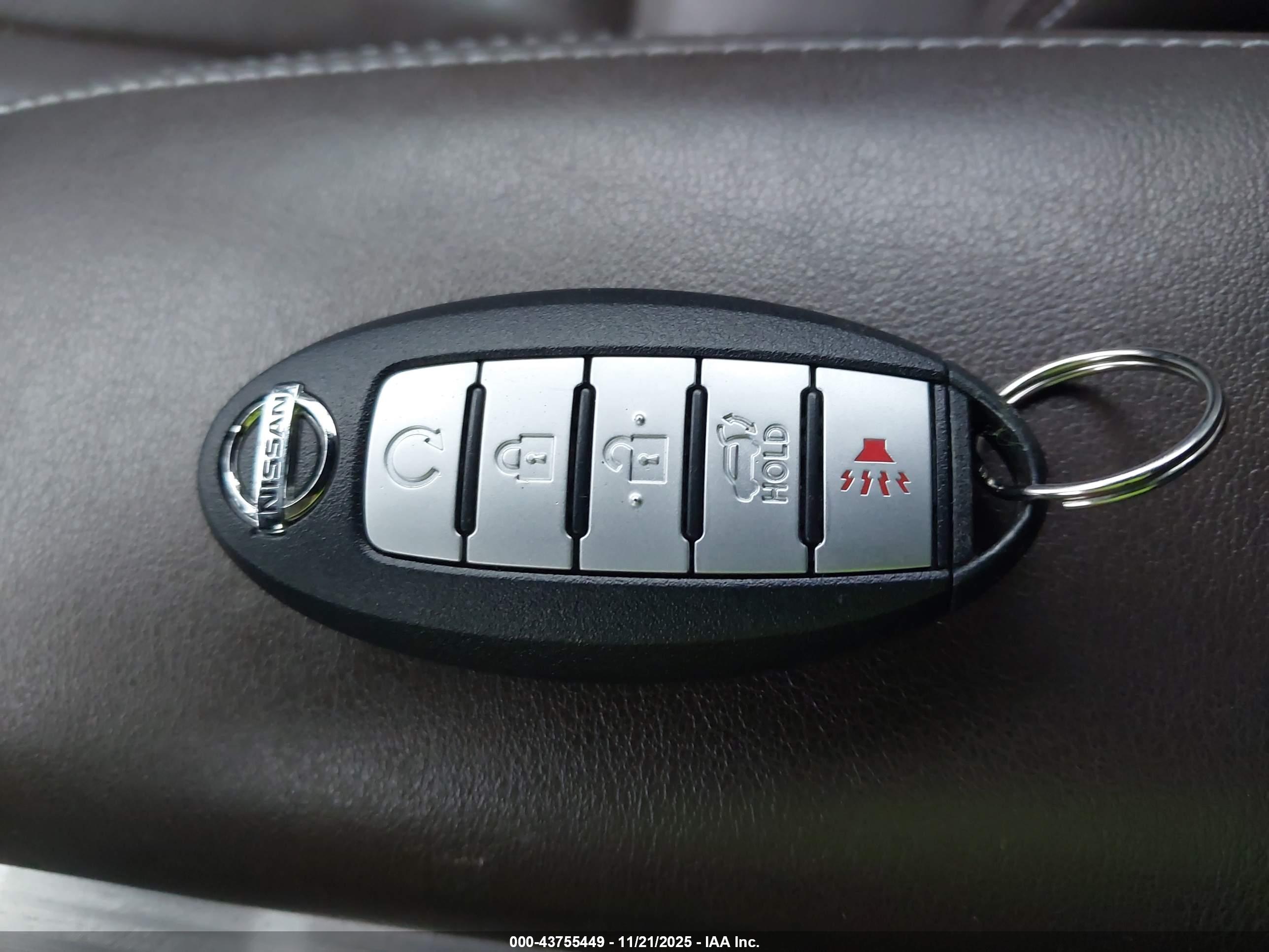 NISSAN MURANO image 11
