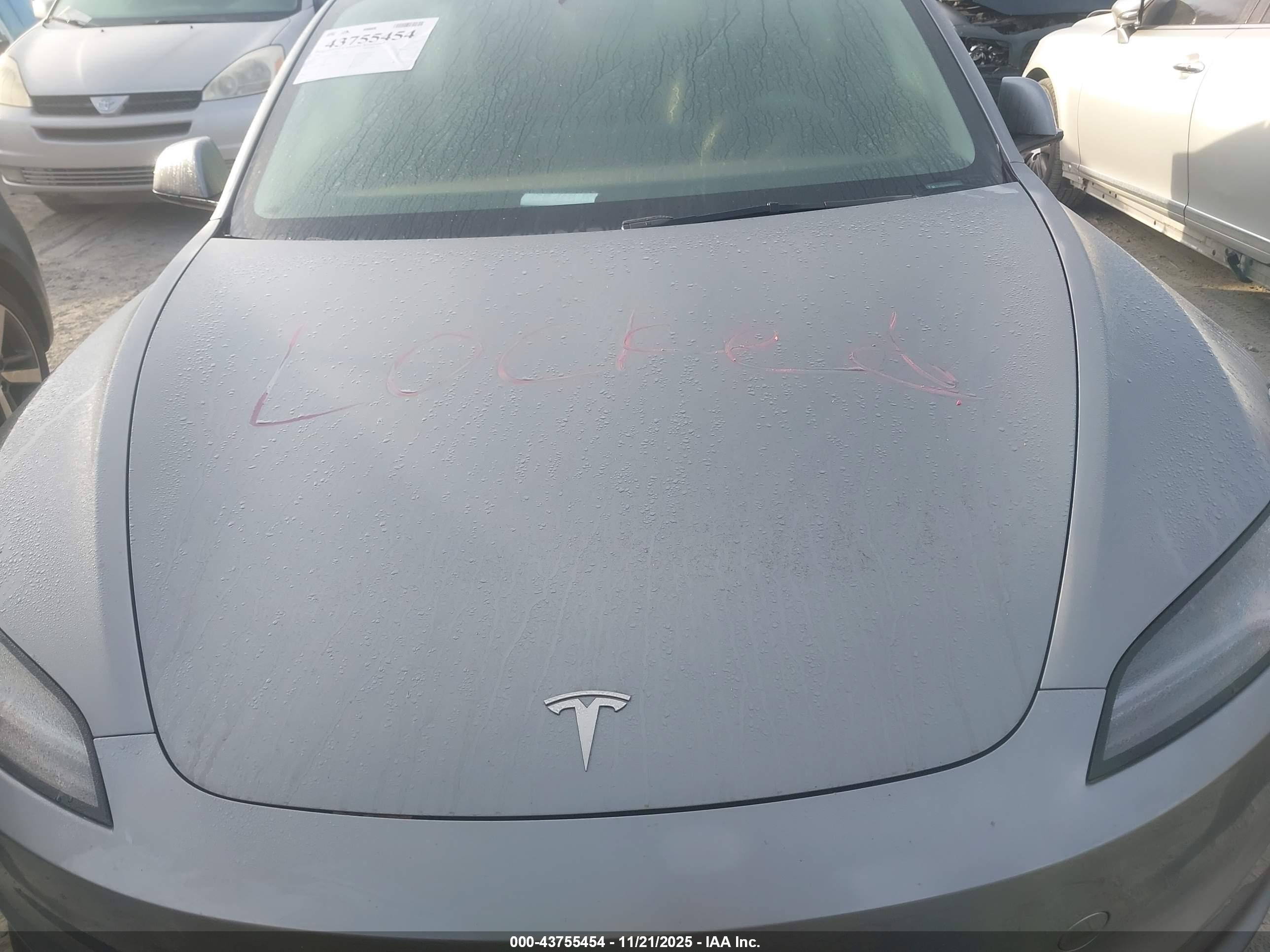 TESLA MODEL image 10
