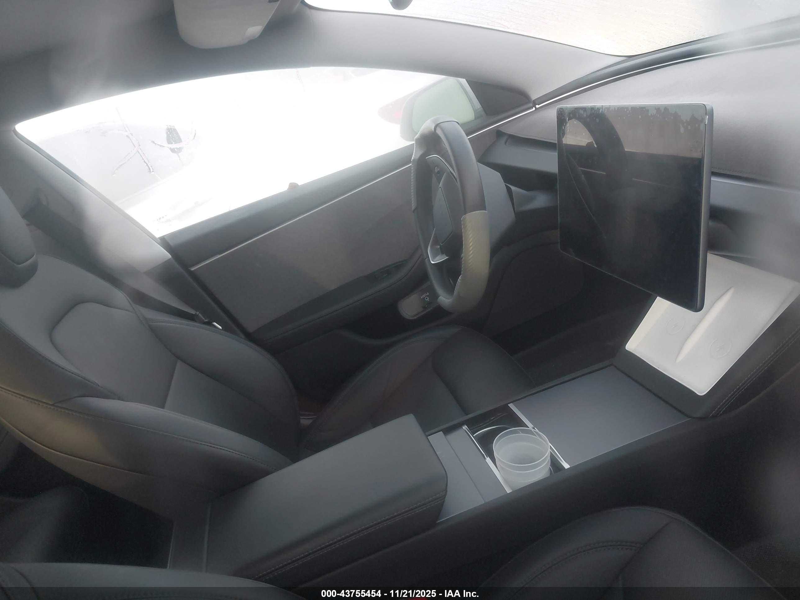 TESLA MODEL image 5