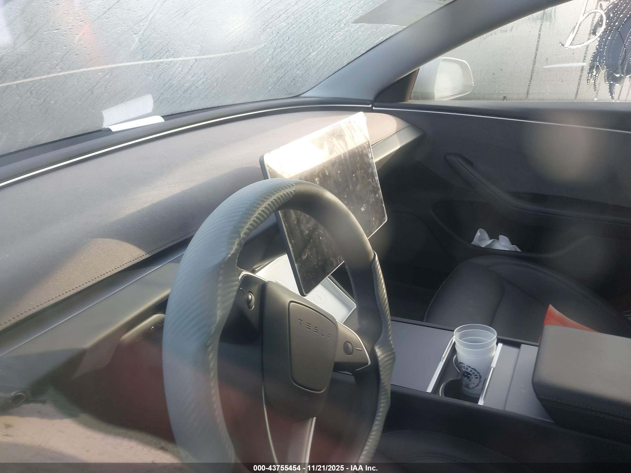 TESLA MODEL image 7