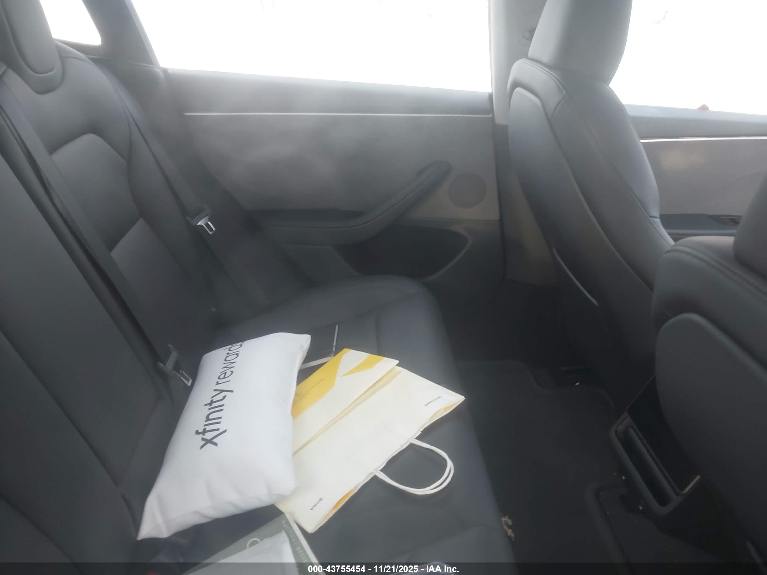 TESLA MODEL image 8