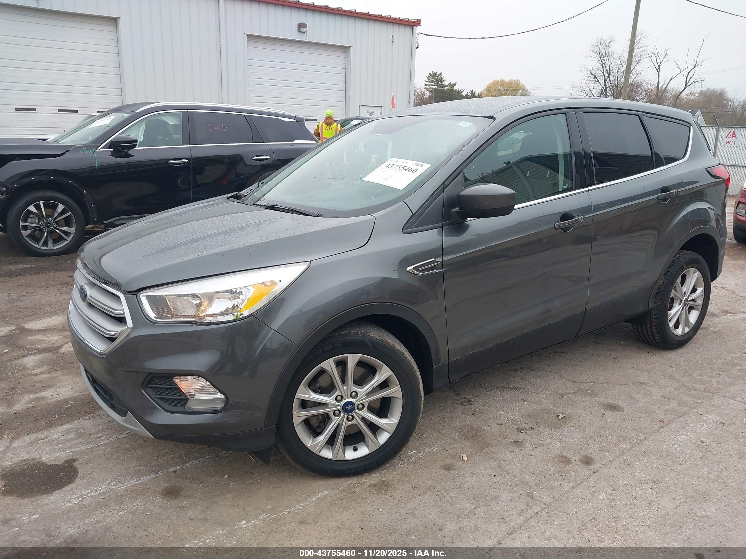 FORD ESCAPE image 2