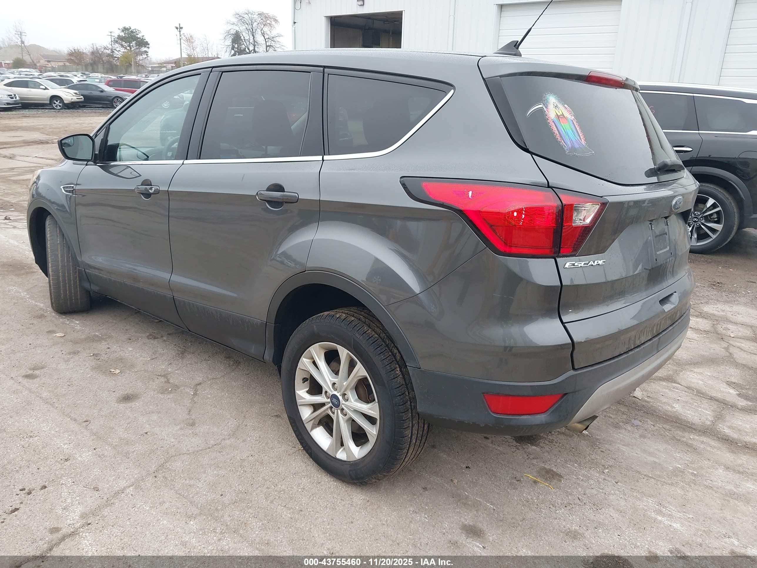 FORD ESCAPE image 3