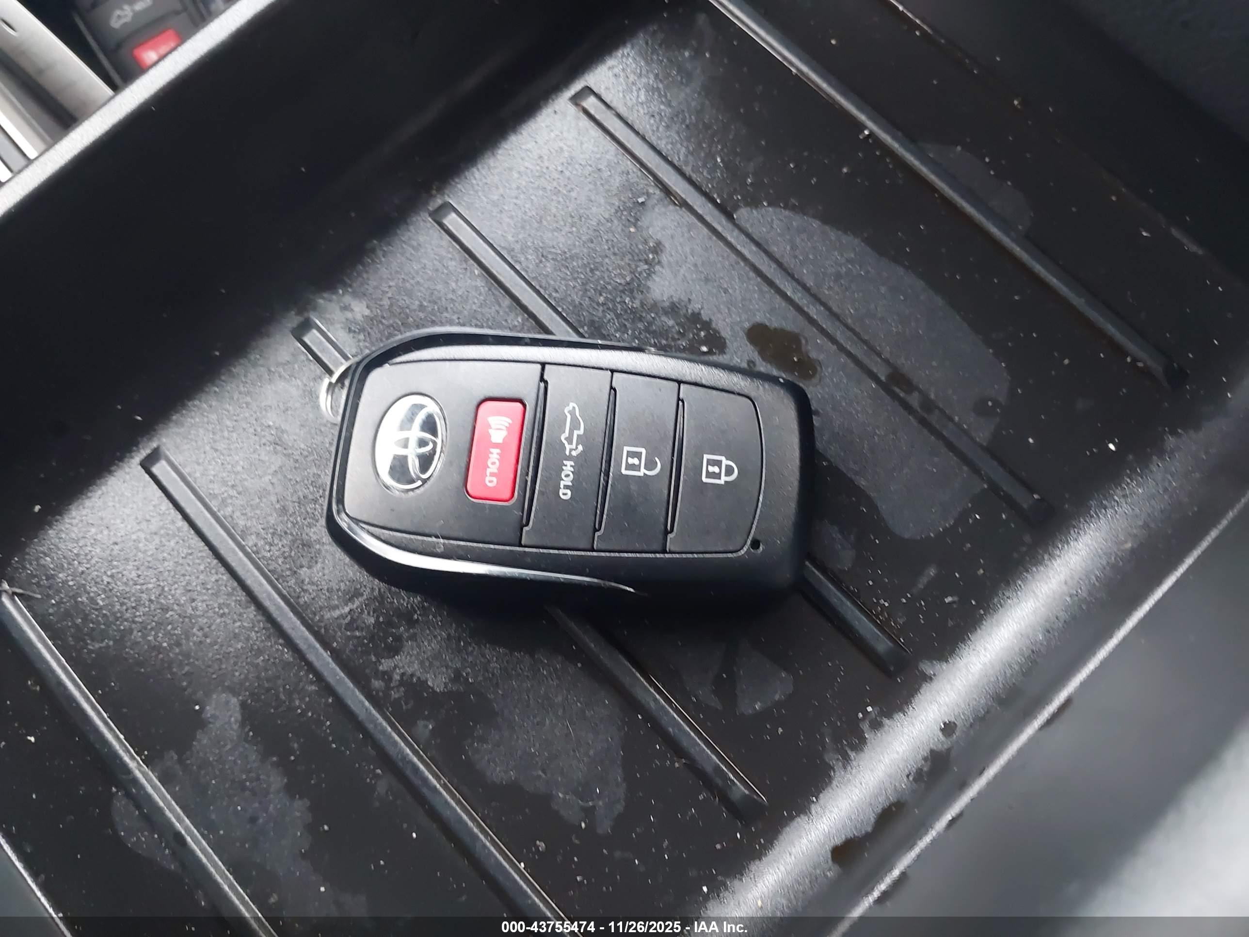 TOYOTA TUNDRA image 11