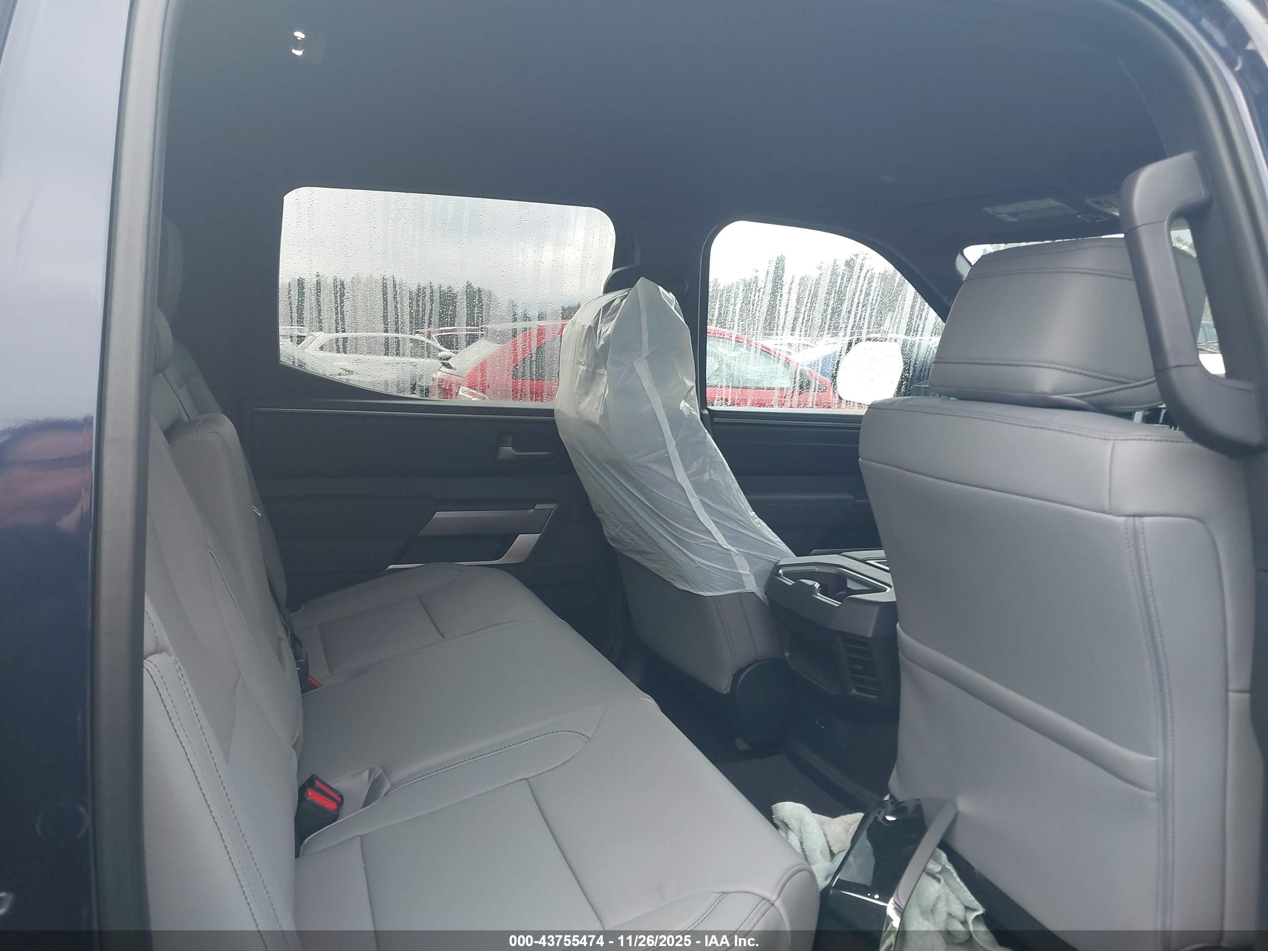 TOYOTA TUNDRA image 8