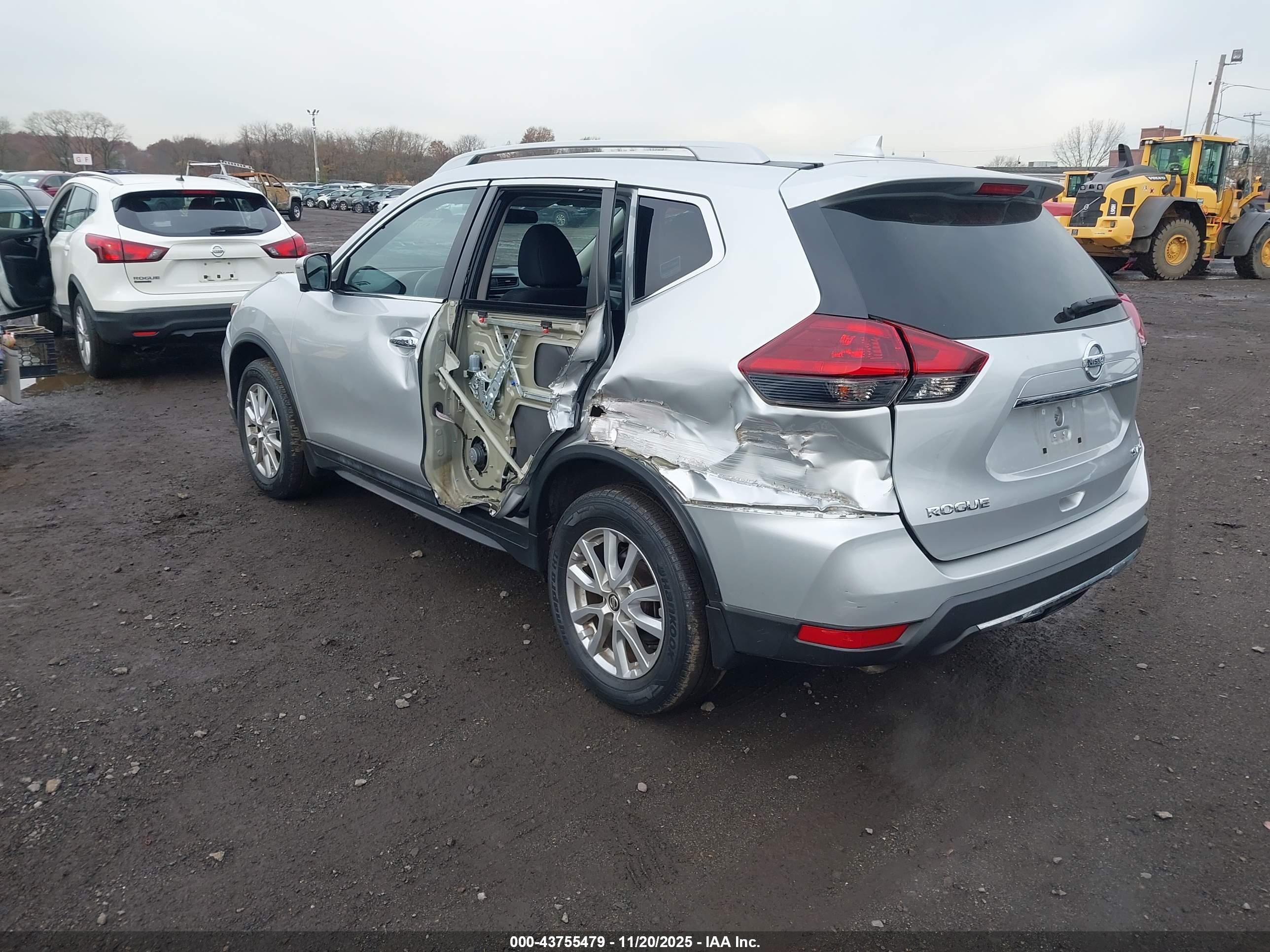 NISSAN ROGUE image 3