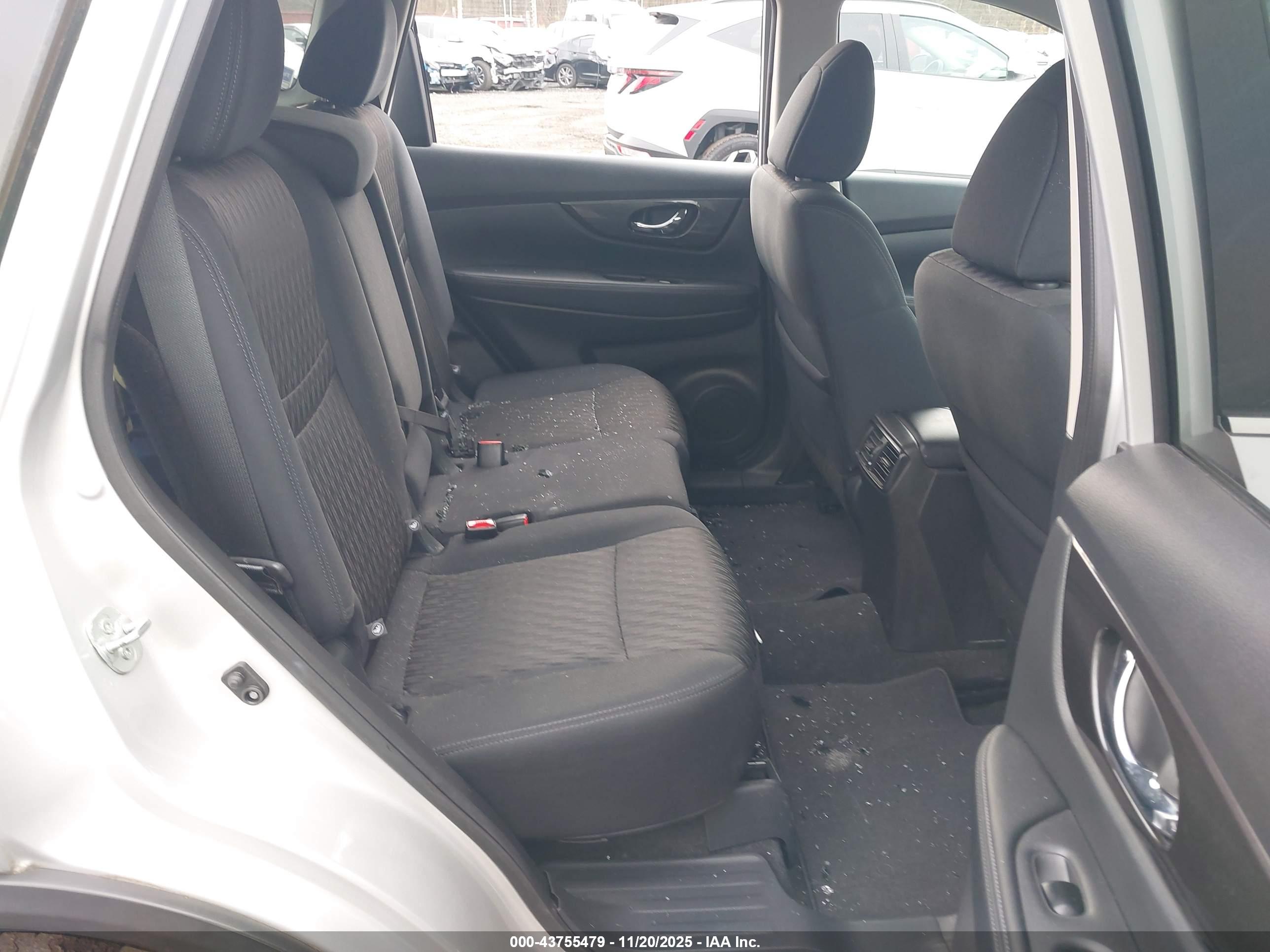 NISSAN ROGUE image 8