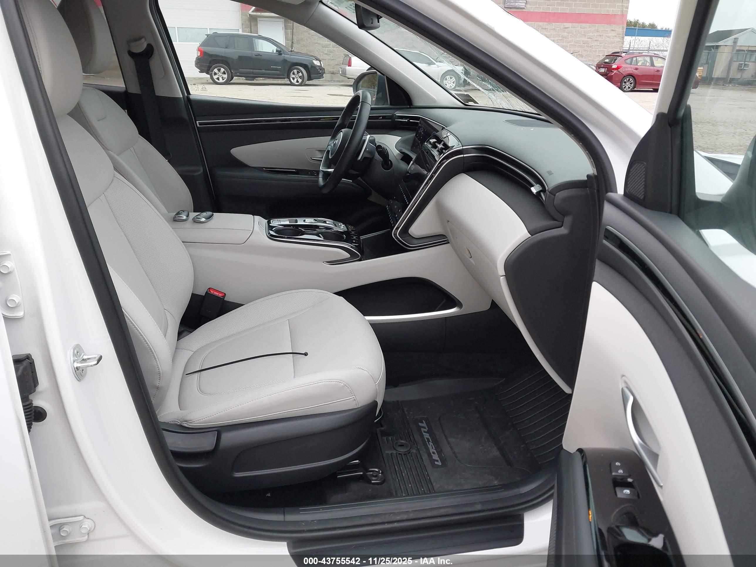 HYUNDAI TUCSON image 5