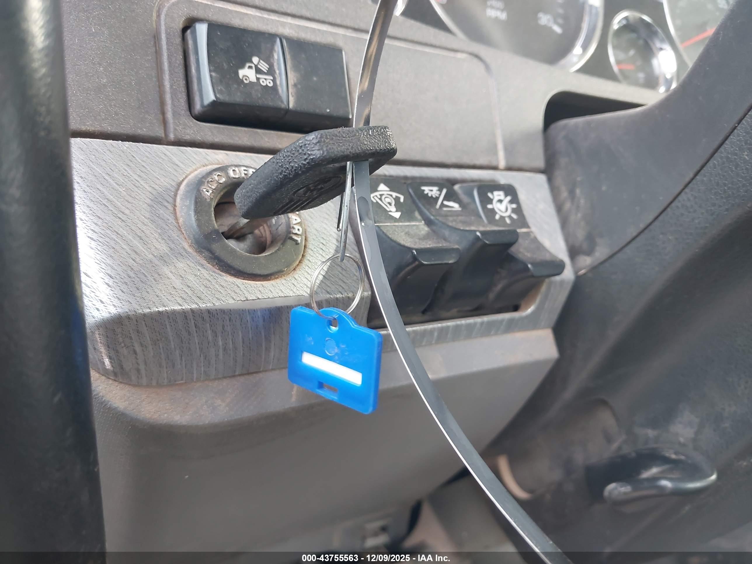KENWORTH T880 image 11