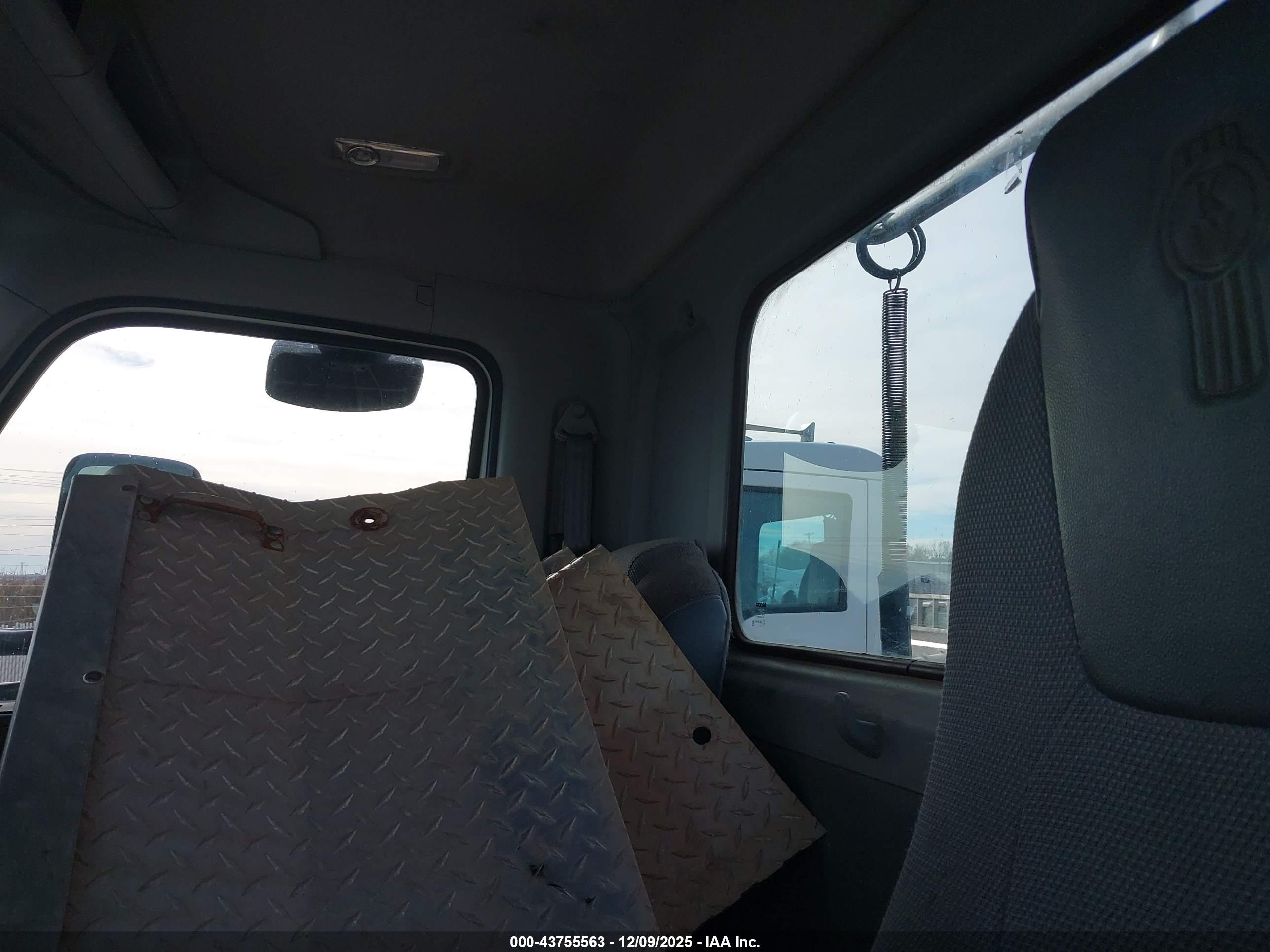 KENWORTH T880 image 7